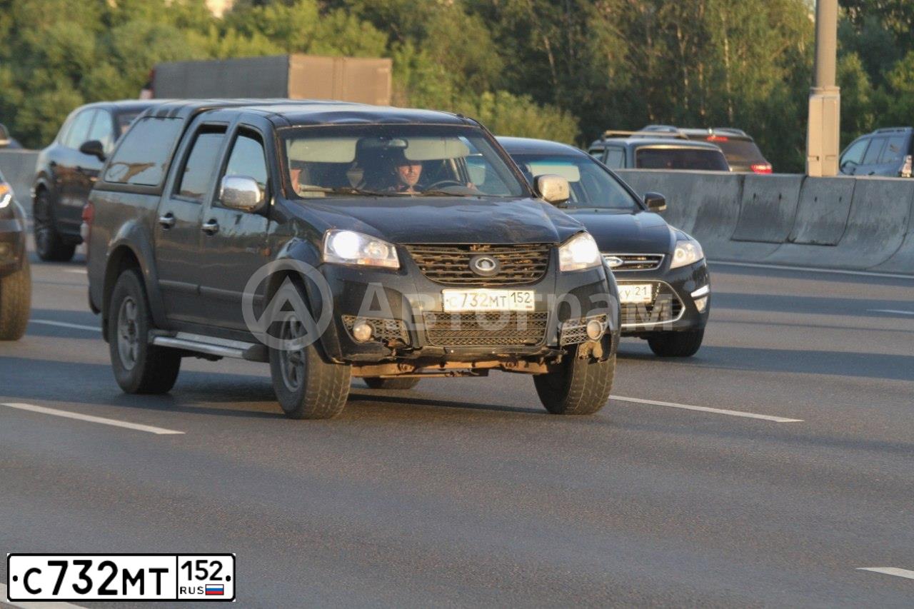 Фото автомобиля GREAT WALL WINGLE, 2012 — госномер С732МТ152. Цвет: ЧЕРНЫЙ