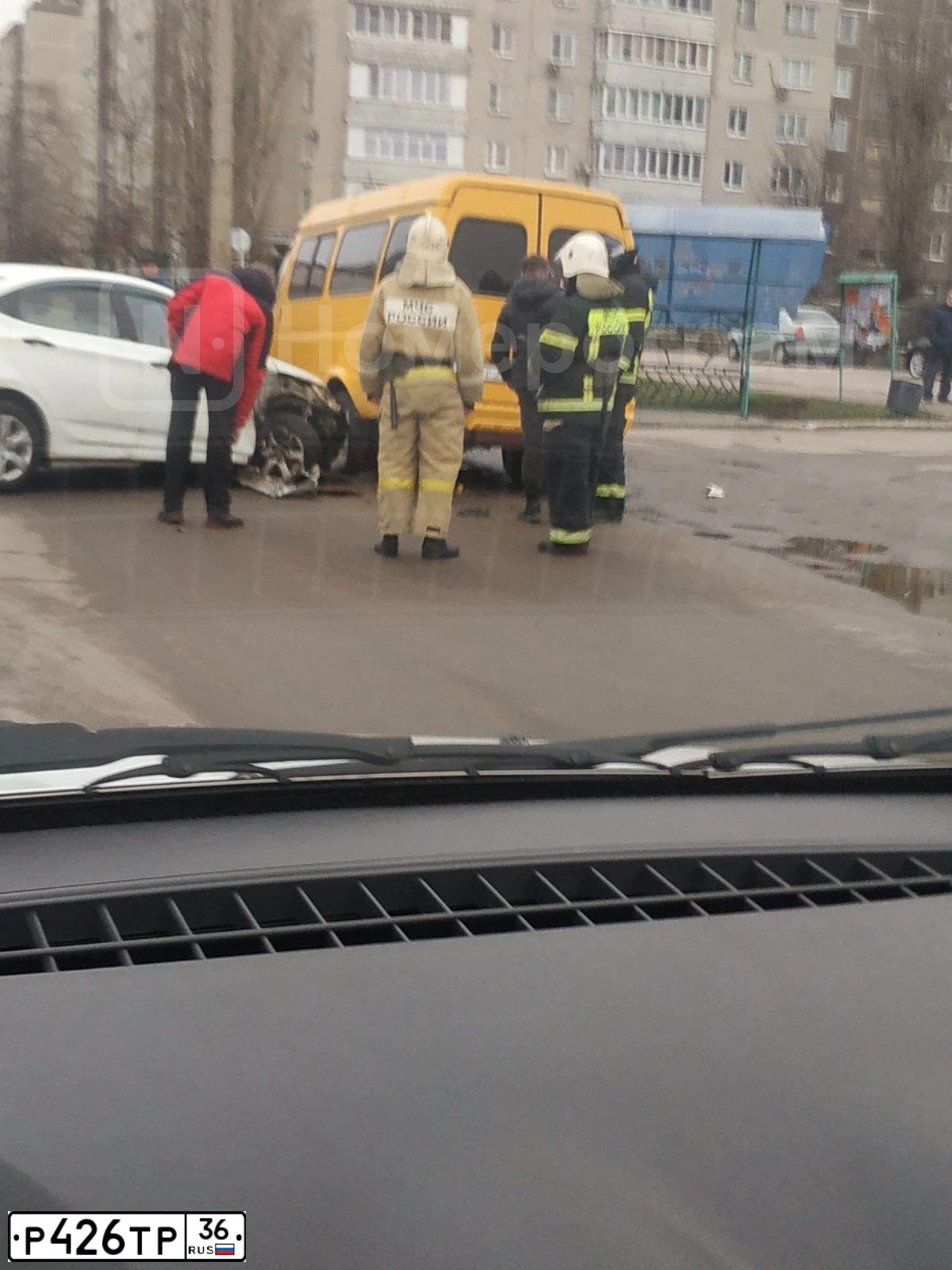 Фото автомобиля GAZ 3221 EL, 2006 — госномер Р426ТР36. Цвет: ЖЁЛТЫЙ