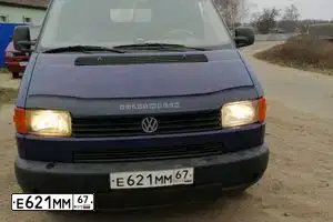 Фото автомобиля VOLKSWAGEN TRANSPORTER, 1997 — госномер М500ТВ67. Цвет: синий