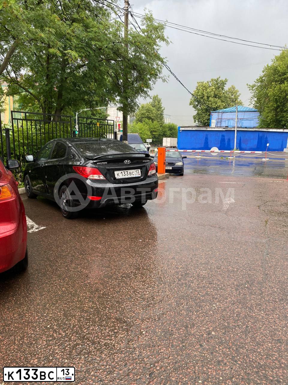 Фото автомобиля HYUNDAI SOLARIS, 2013 — госномер К133ВС13. Цвет: ЧЕРНЫЙ