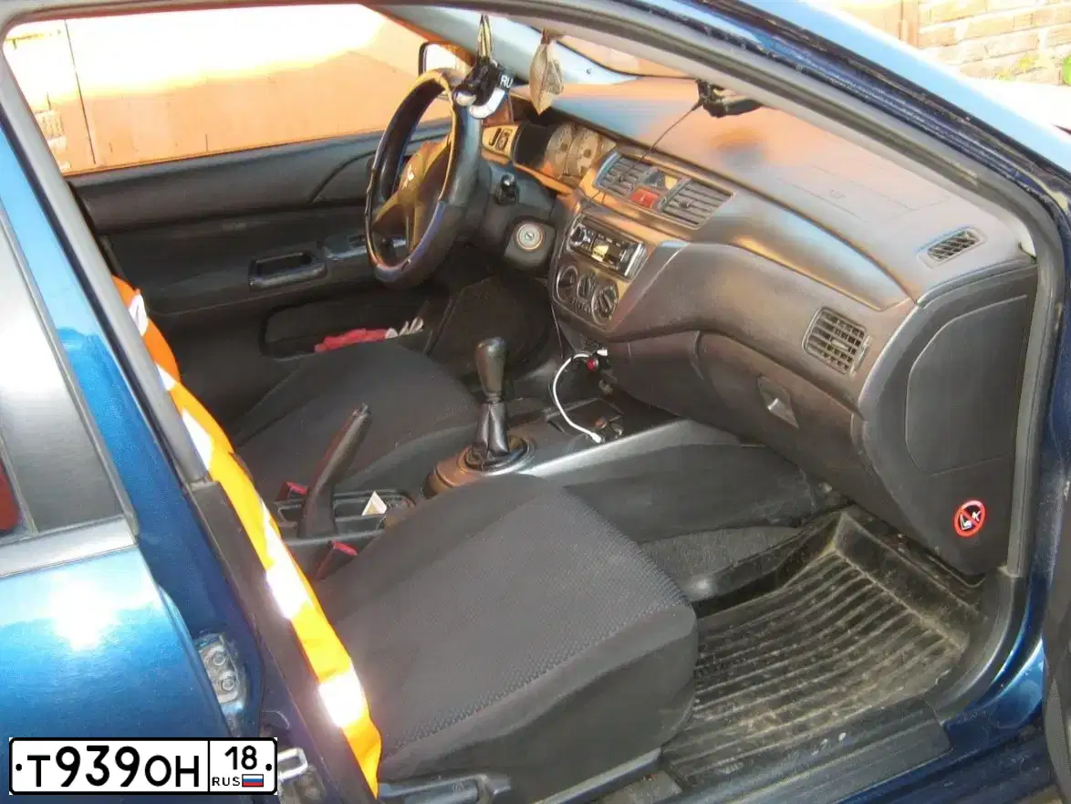Фото автомобиля MITSUBISHI LANCER, 2006 — госномер Е718ЕЕ774. Цвет: синий