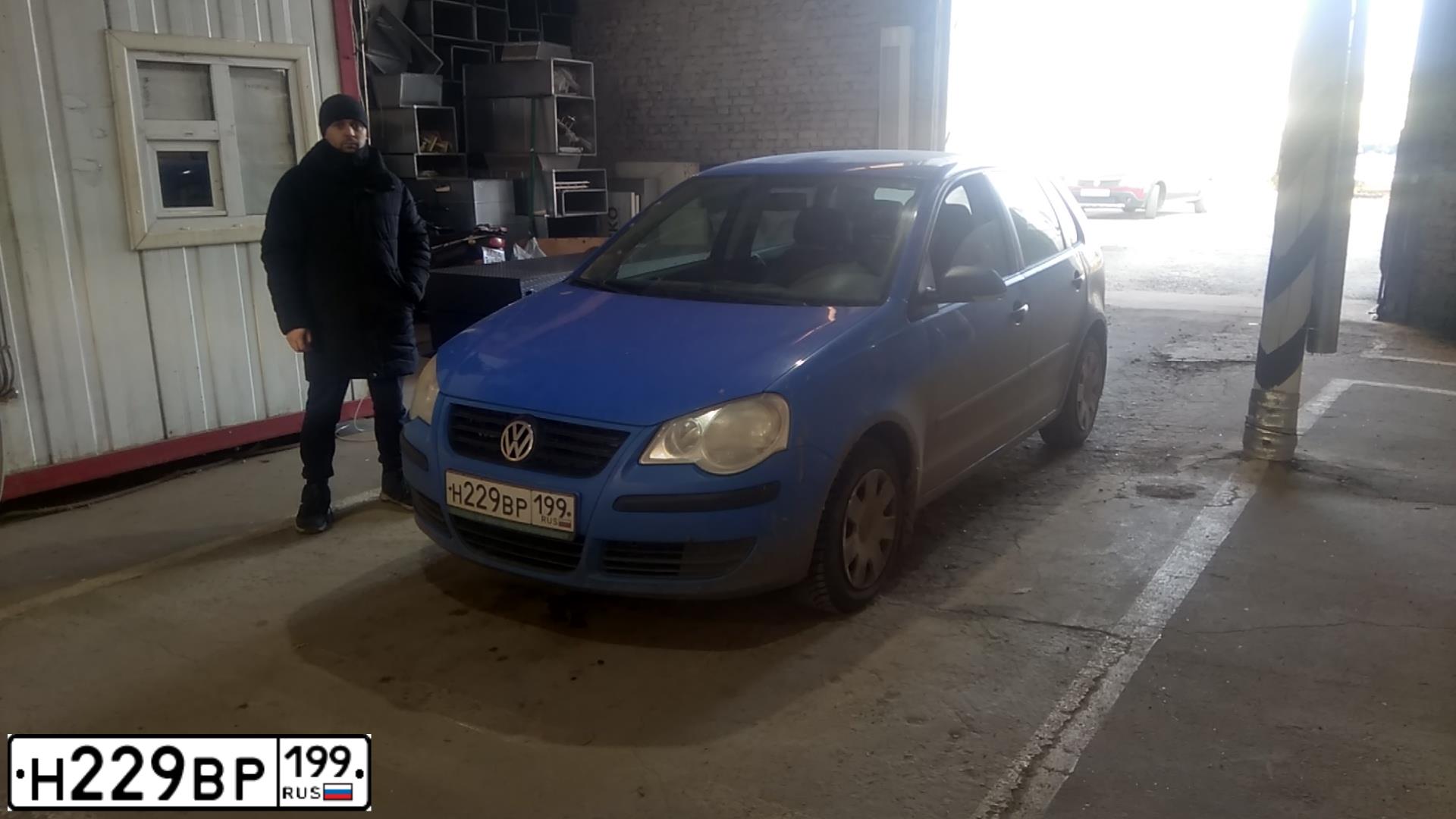 Фото автомобиля VOLKSWAGEN POLO, 2007 — госномер Р453ЕН40. Цвет: синий