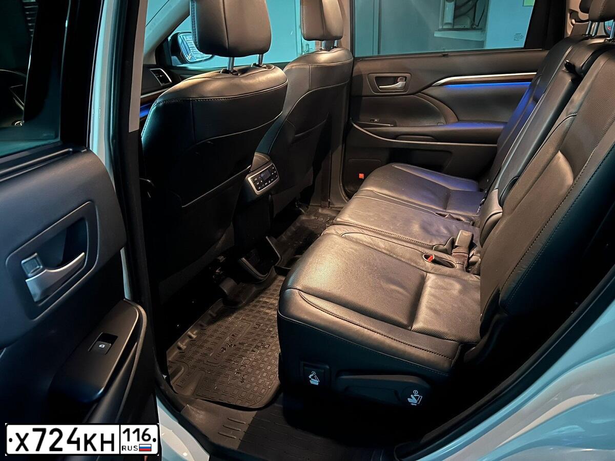 Фото автомобиля TOYOTA HIGHLANDER, 2015 — госномер Х724КН116. Цвет: БЕЛЫЙ