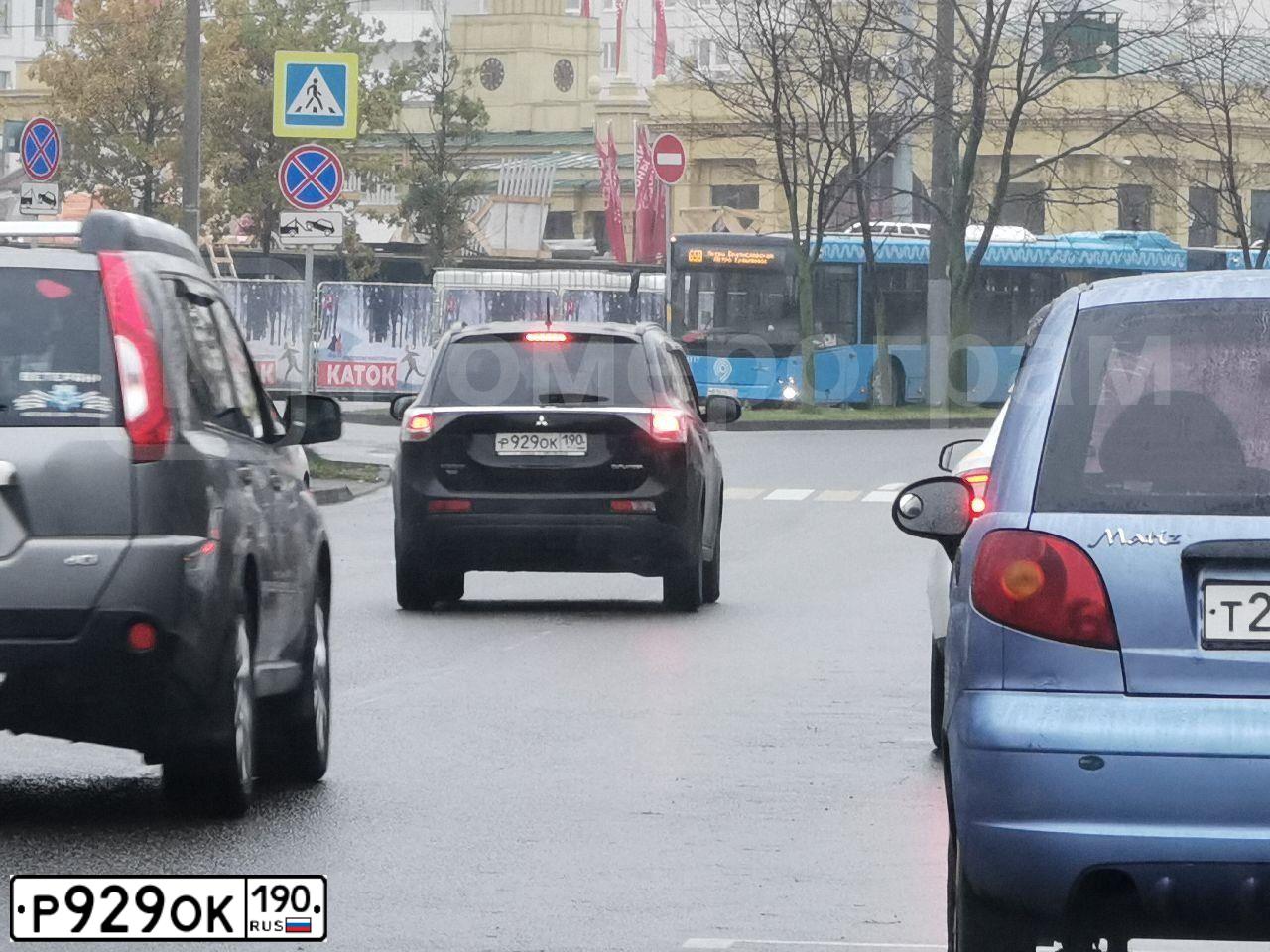 Фото автомобиля CHRYSLER SERIE 300, 2008 — госномер Р369КР76. Цвет: ЧЕРНЫЙ