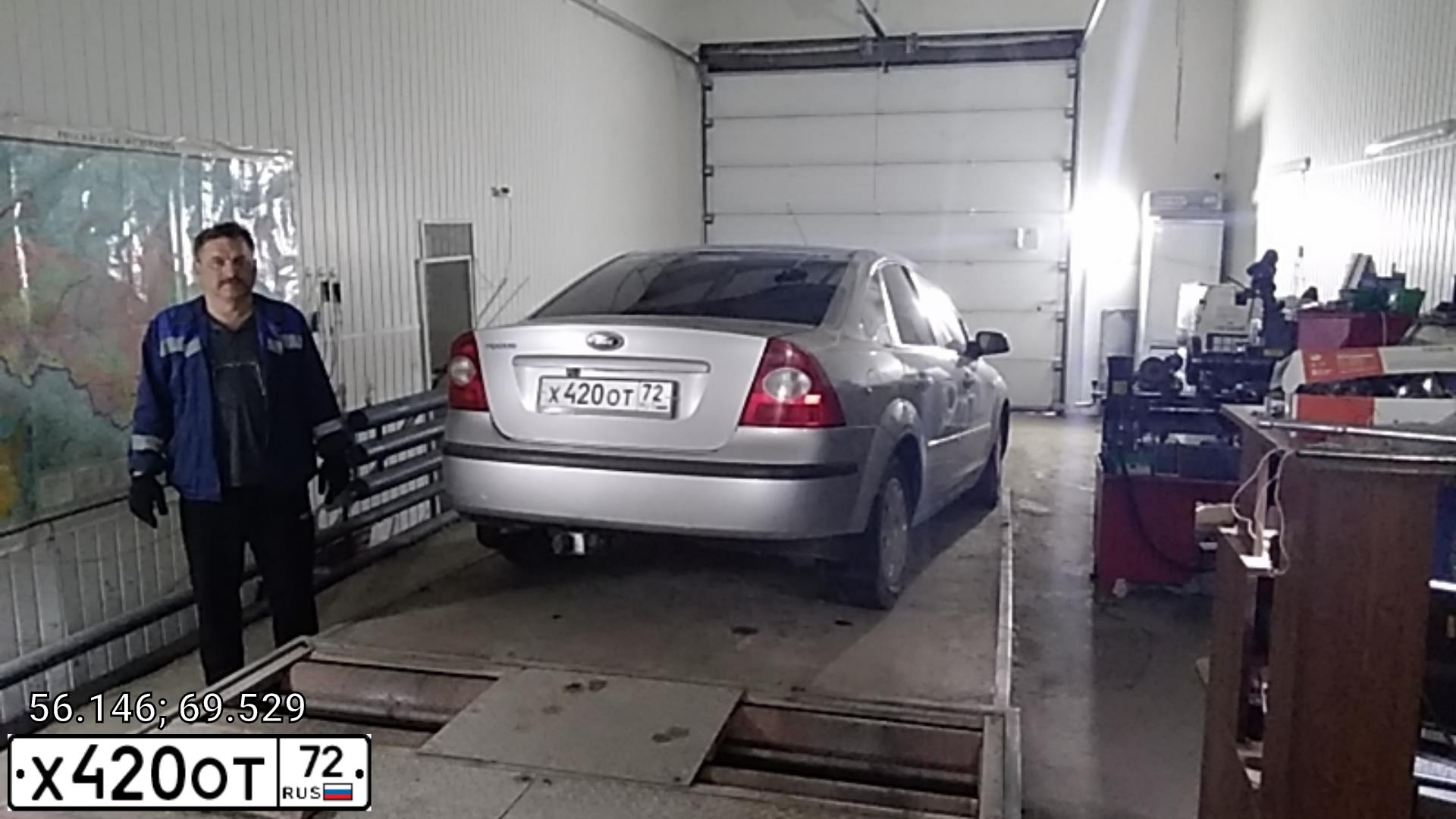Фото автомобиля FORD FOCUS, 2005 — госномер У005ХХ72. Цвет: СЕРЕБРИСТЫЙ