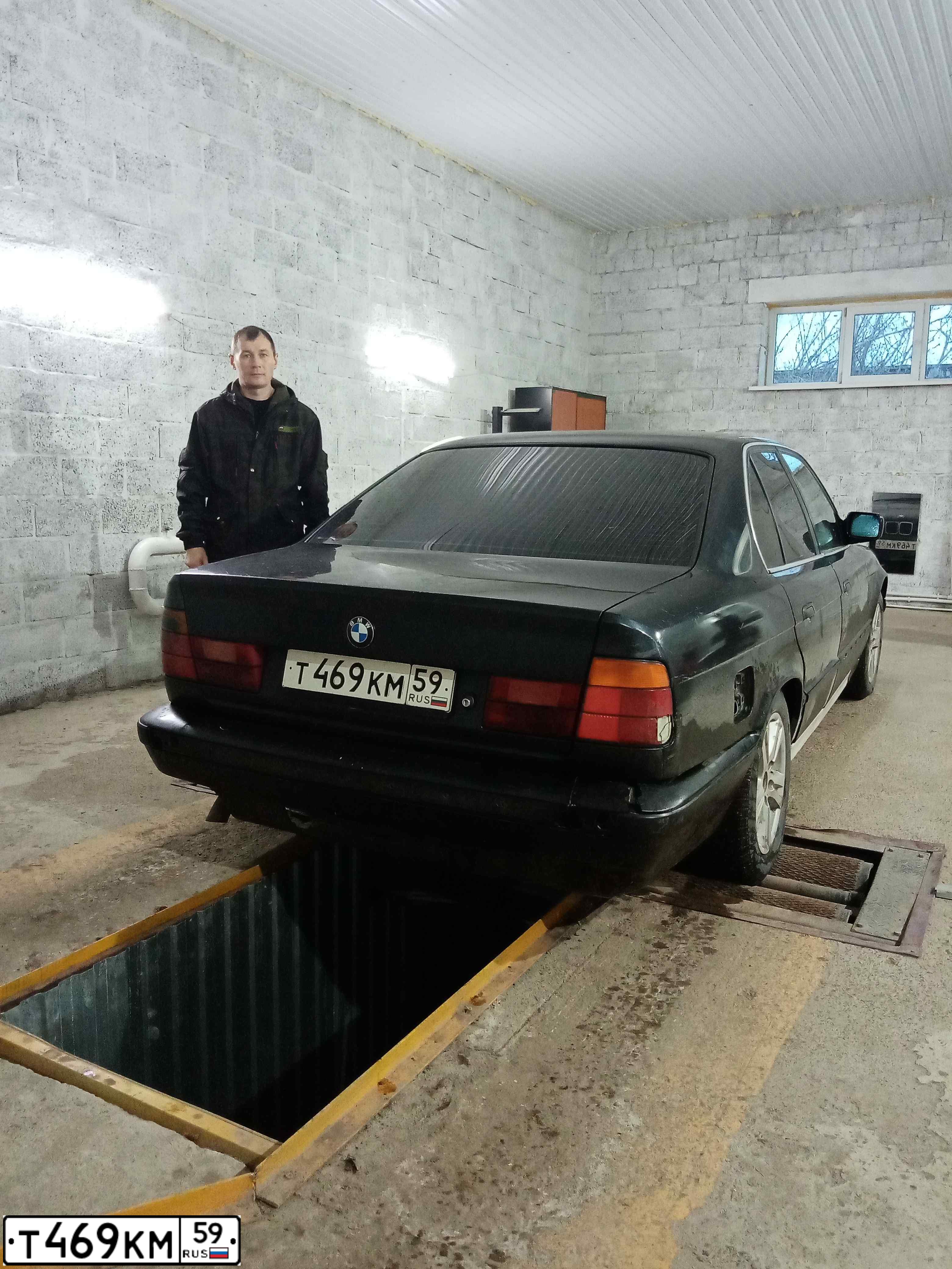 Фото автомобиля BMW 518, 1988 — госномер К020ОС702. Цвет: ЧЕРНЫЙ