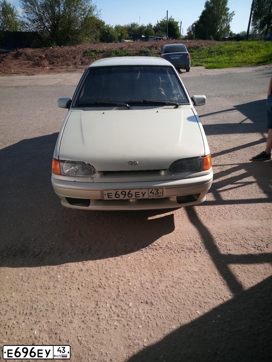 Фото автомобиля LADA 2114 SAMARA, 2004 — госномер Е696ЕУ43. Цвет: МОЛОЧНО-БЕЛЫЙ СЕРЕБРИСТЫЙ