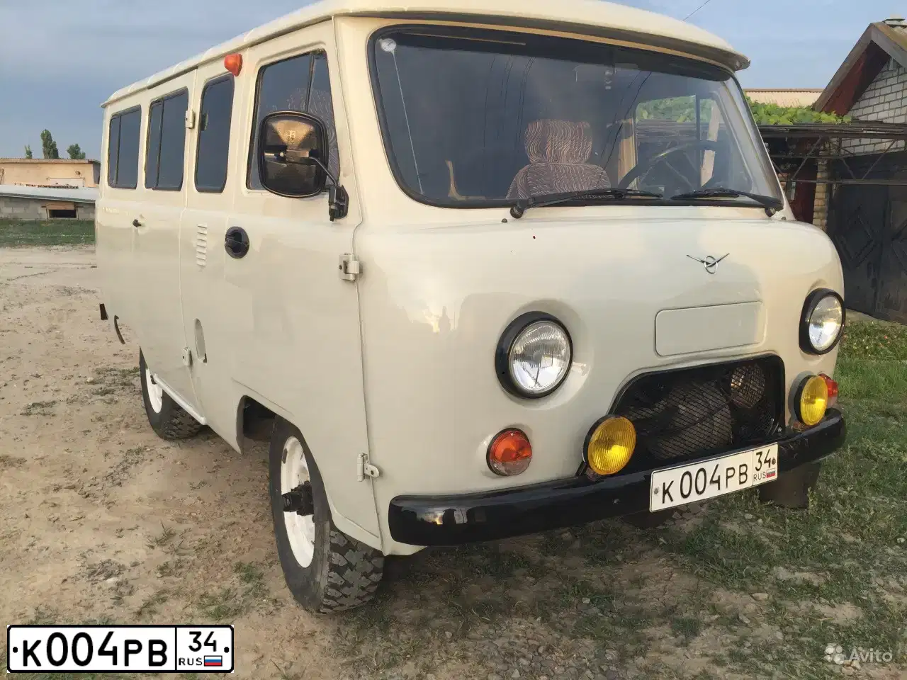 Фото автомобиля UAZ 3741, 2007 — госномер К004РВ34. Цвет: БЕЛАЯ НОЧЬ