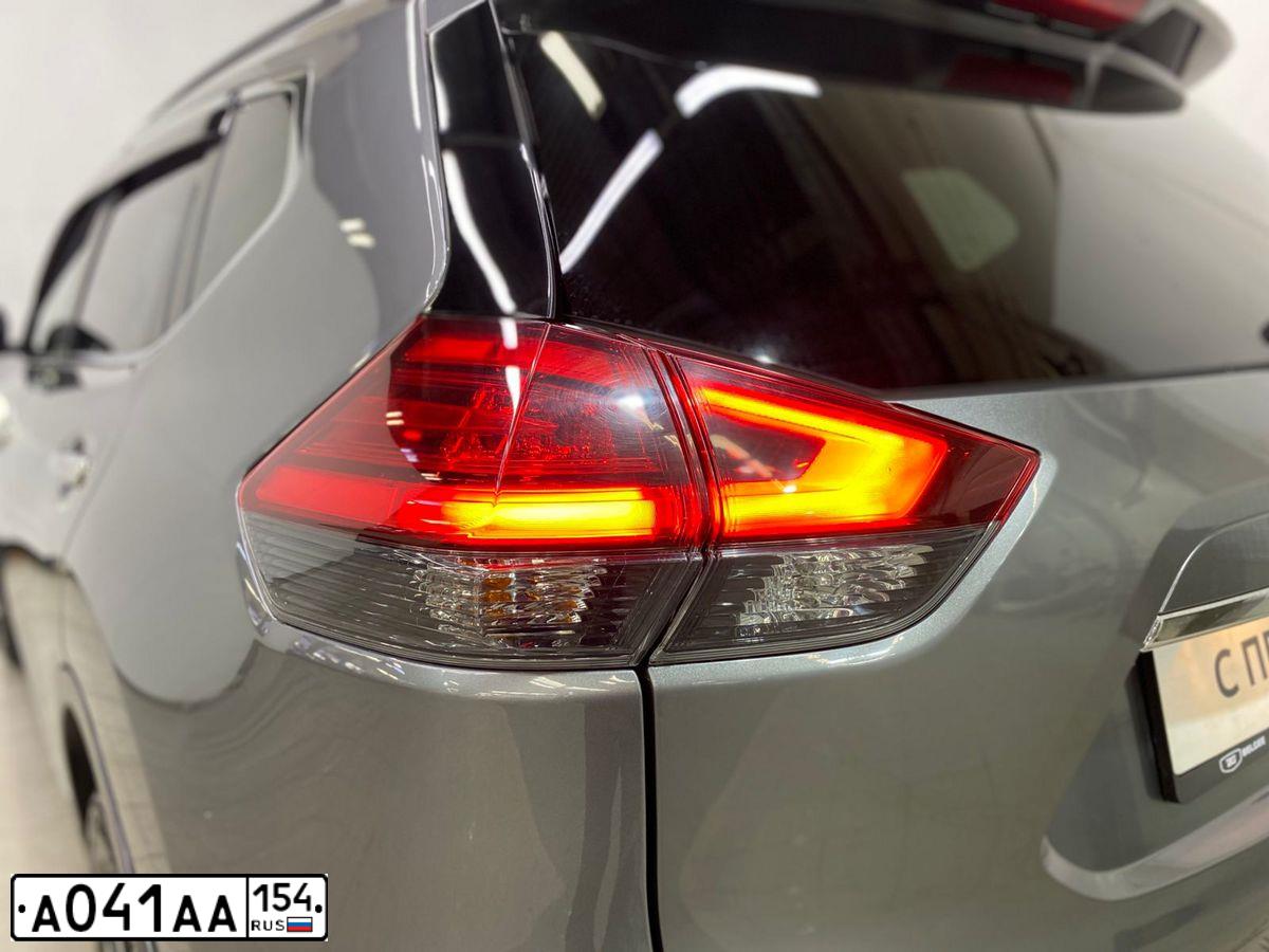Фото автомобиля NISSAN X-TRAIL, 2020 — госномер А041АА154. Цвет: СЕРЫЙ