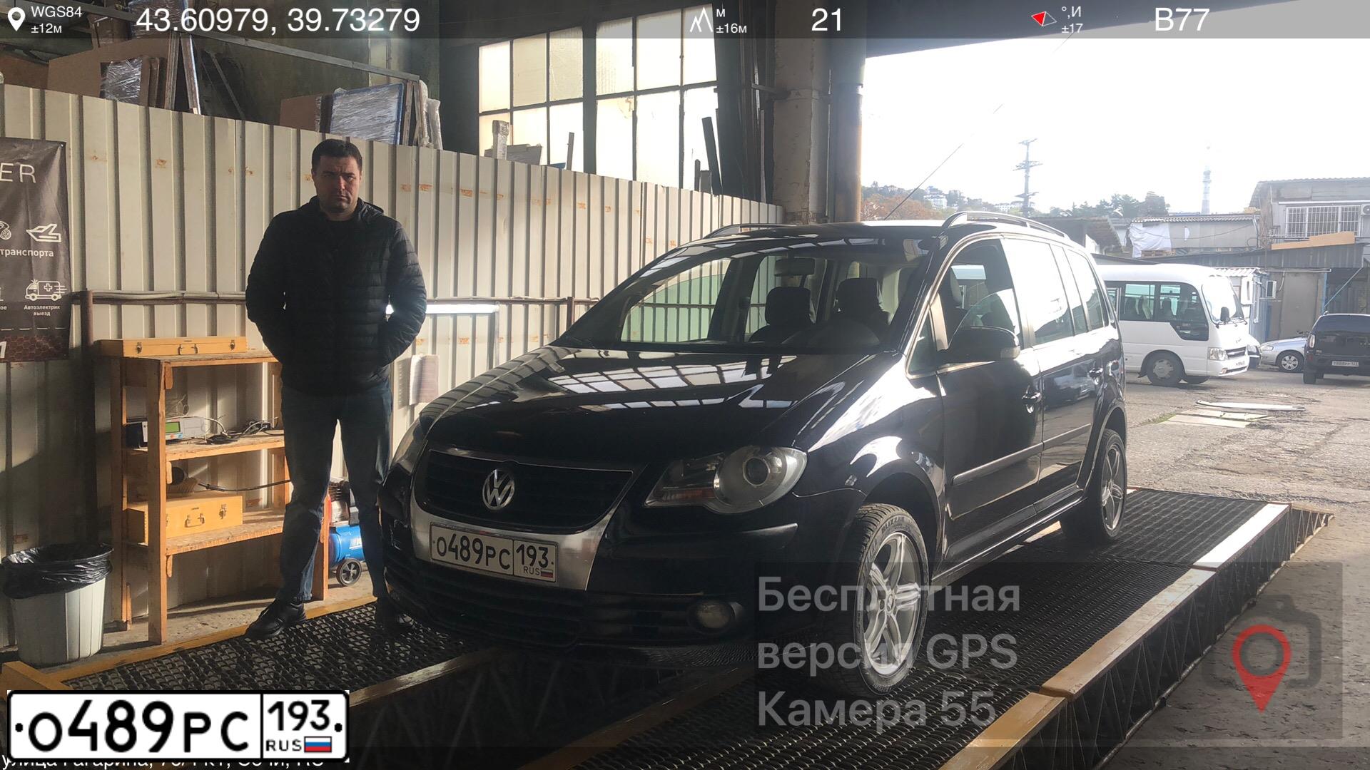 Фото автомобиля VOLKSWAGEN TOURAN, 2007 — госномер Х964РТ31. Цвет: ЧЕРНЫЙ