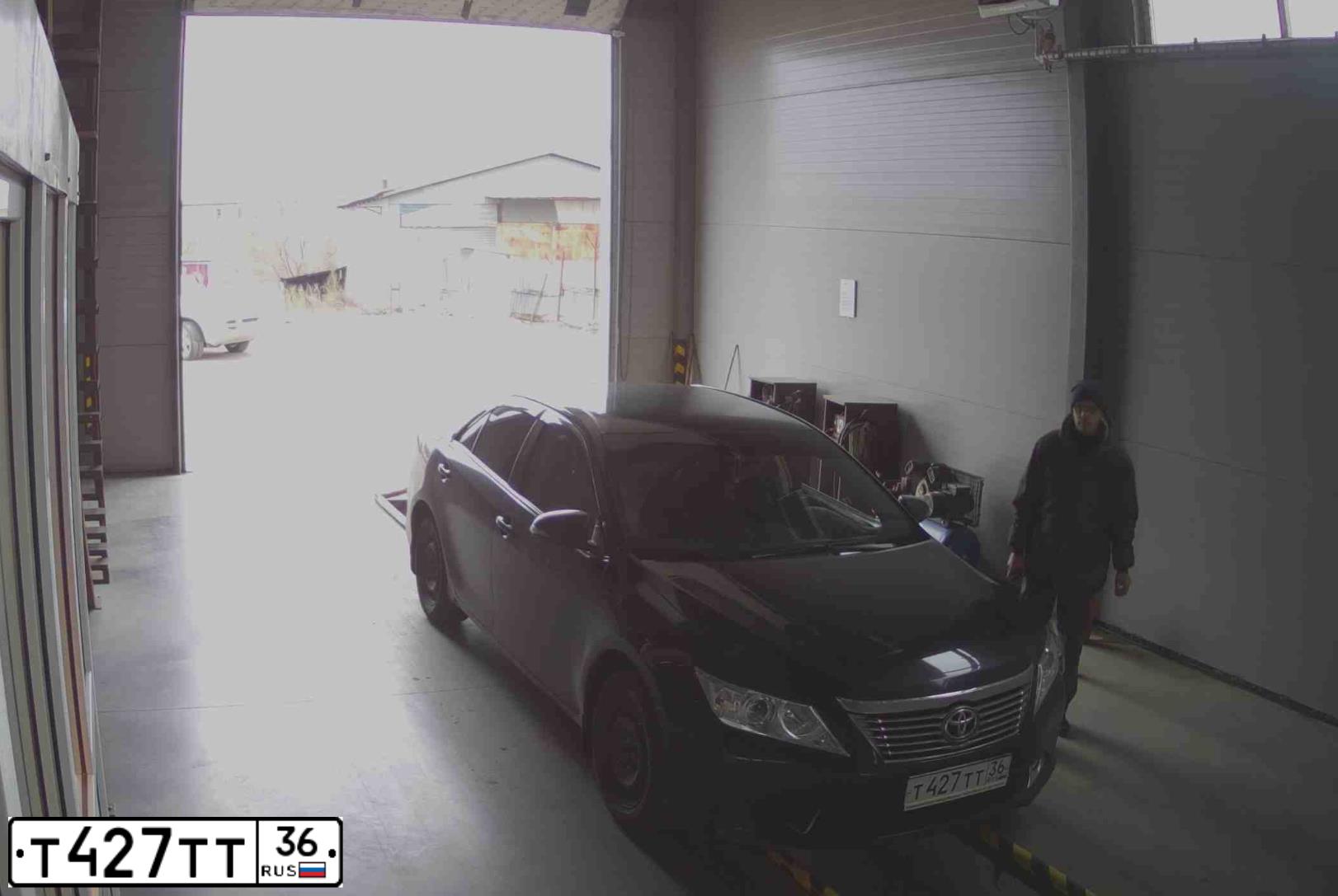 Фото автомобиля TOYOTA CAMRY, 2012 — госномер Т427ТТ36. Цвет: ЧЕРНЫЙ МЕТАЛЛИК