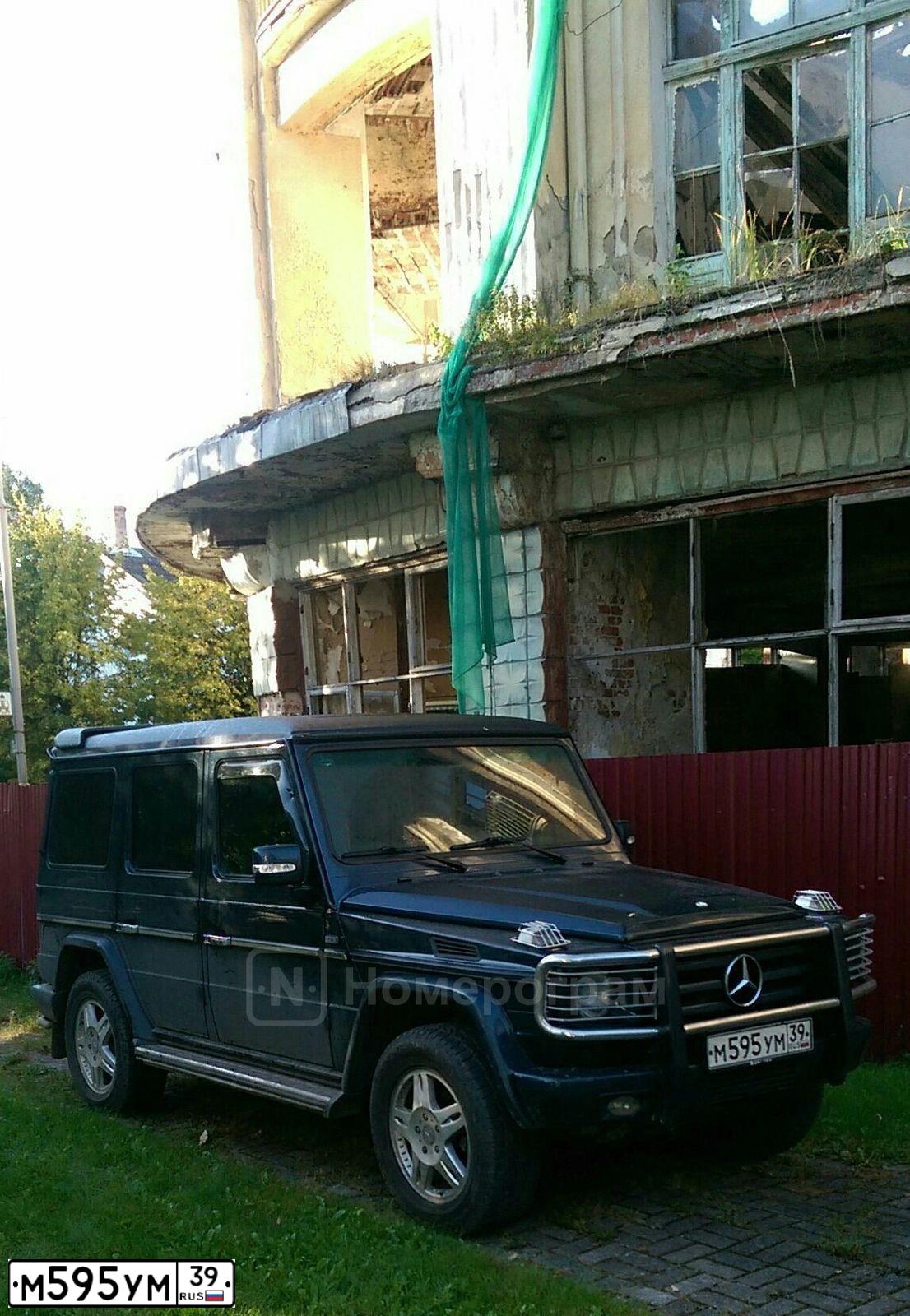 Фото автомобиля MERCEDES G-KLASSE, 1998 — госномер Р640ХЕ39. Цвет: ЧЕРНО-СИНИЙ