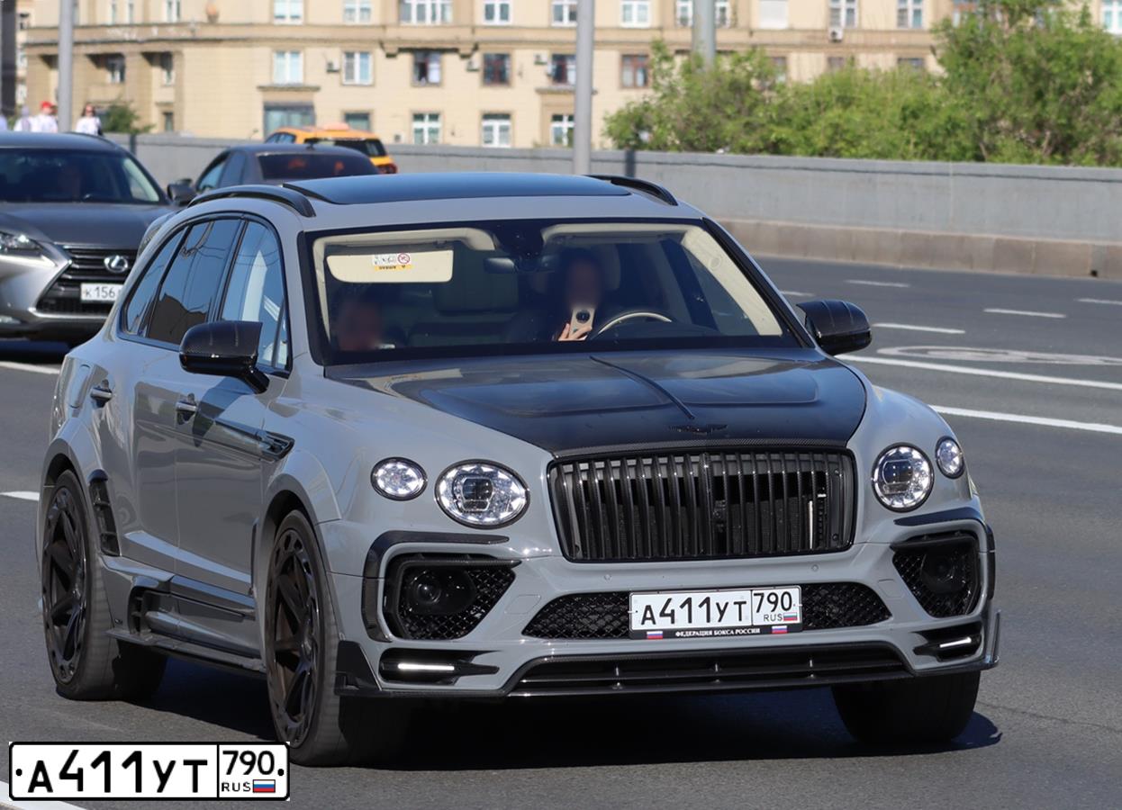 Фото автомобиля Bentley BENTLEY BENTAYGA, 2023 — госномер А411УТ790. Цвет: СЕРЫЙ