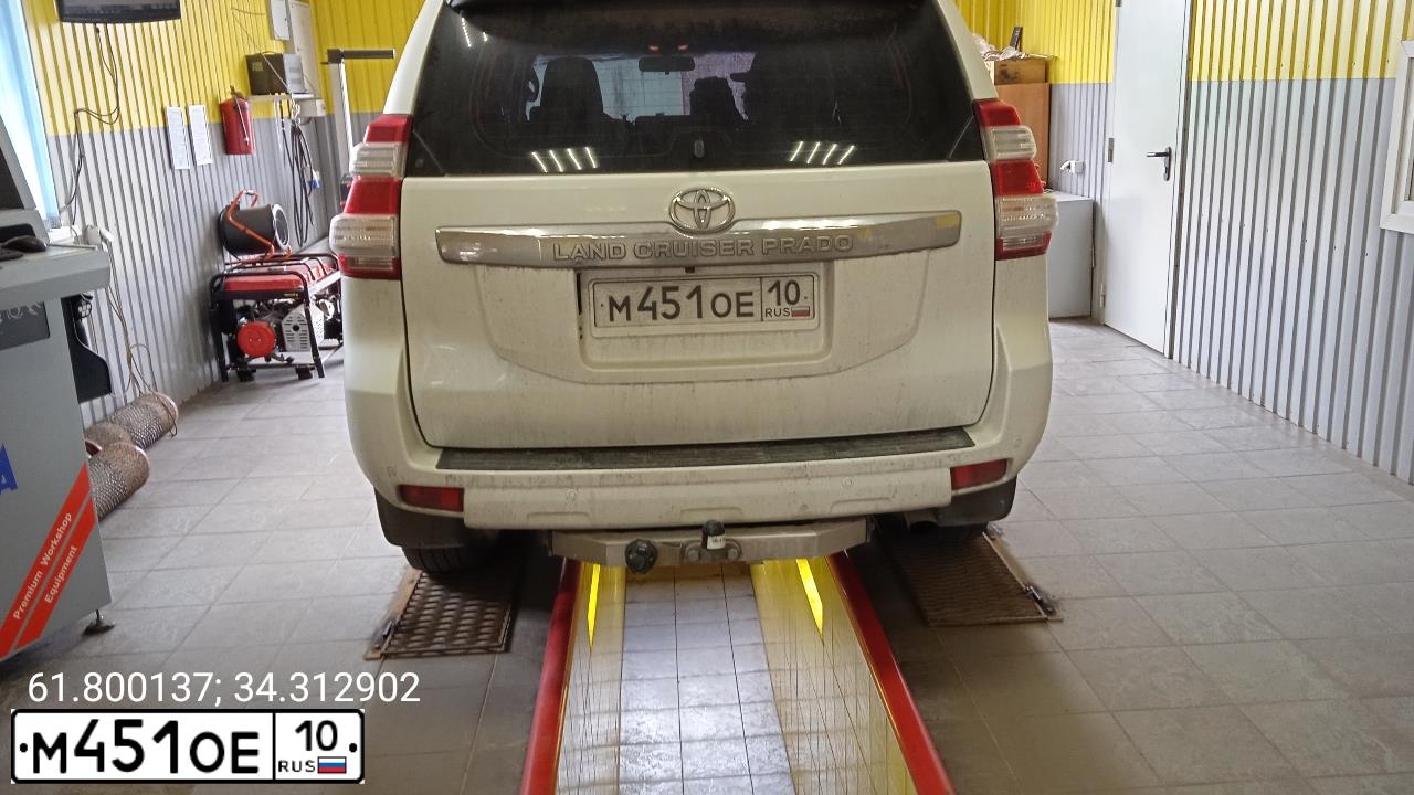 Фото автомобиля TOYOTA LANDCRUISER, 2014 — госномер М451ОЕ10. Цвет: БЕЛЫЙ ПЕРЛАМУТР