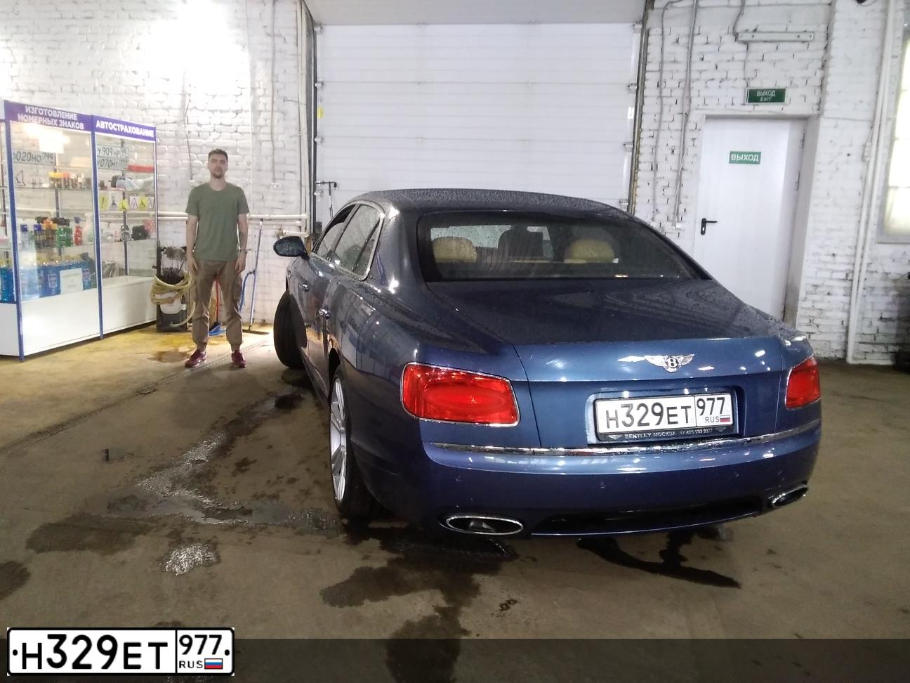 Фото автомобиля BENTLEY CONTINENTAL, 2013 — госномер Е757ЕЕ197. Цвет: синий
