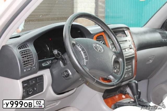 Фото автомобиля TOYOTA LANDCRUISER, 2003 — госномер У999ОВ02. Цвет: Серебристый