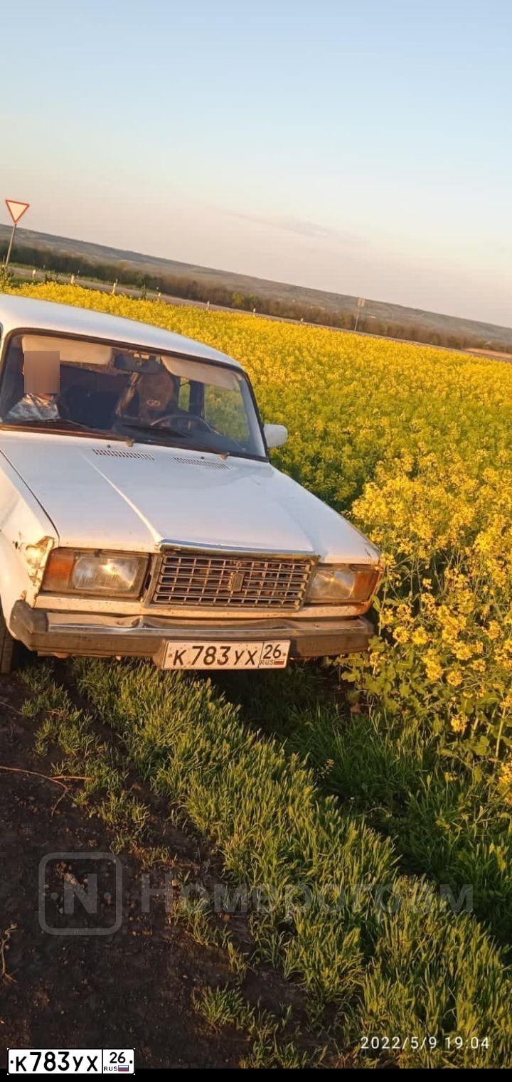 Фото автомобиля VAZ 2107 LADA, 2001 — госномер К831ВР26. Цвет: ЯРКО-БЕЛЫЙ