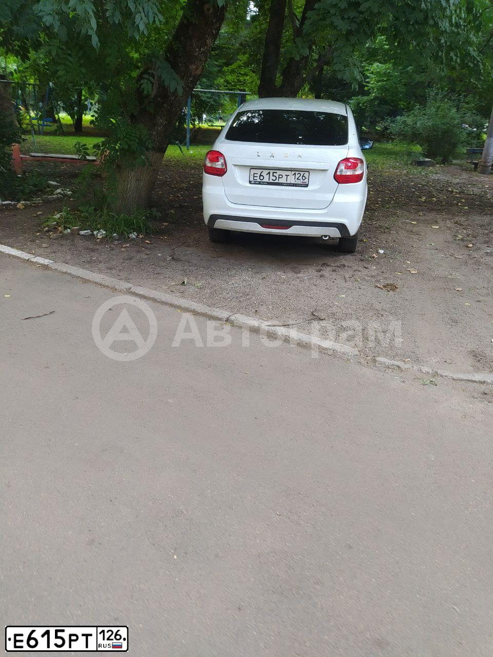 Фото автомобиля LADA 2191 GRANTA, 2019 — госномер Е615РТ126. Цвет: БЕЛЫЙ