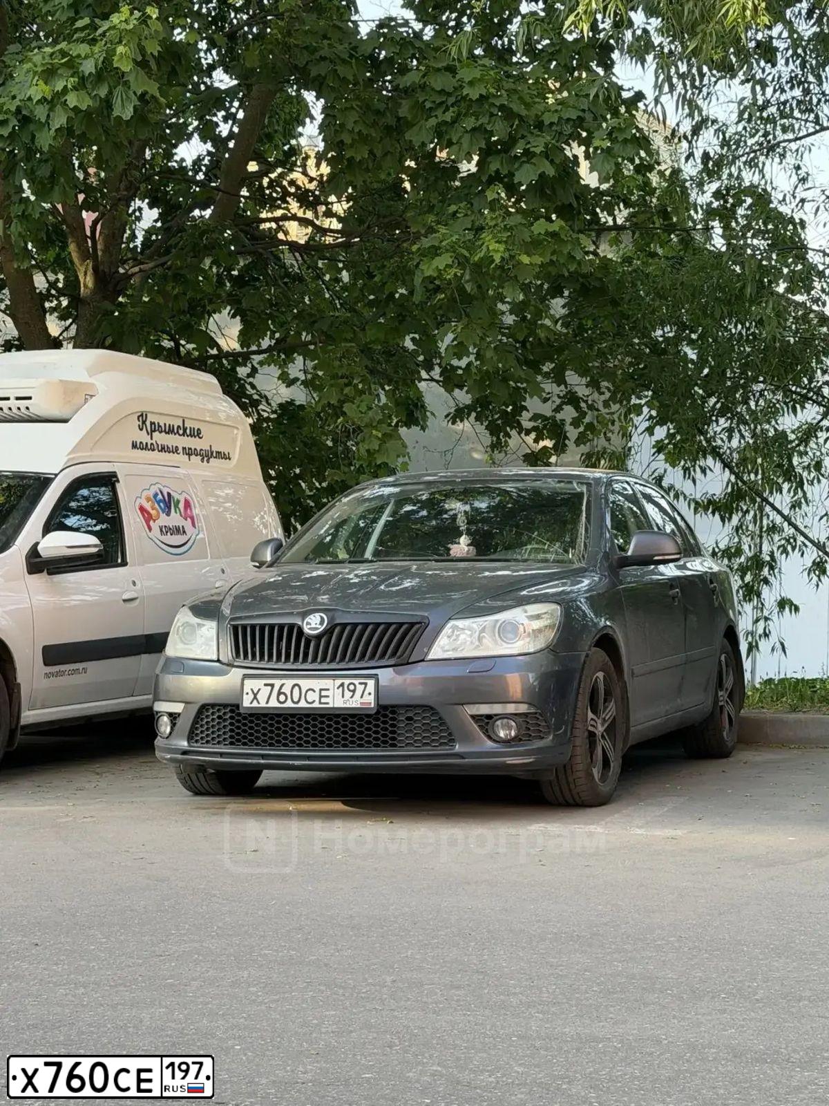 Фото автомобиля SKODA OCTAVIA, 2010 — госномер Х760СЕ197. Цвет: СЕРЫЙ ТЕМНЫЙ