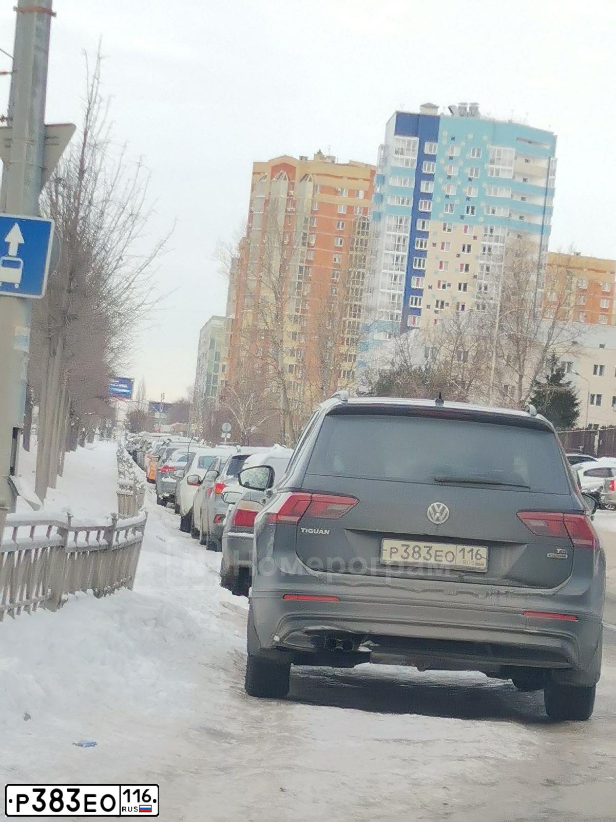 Фото автомобиля LADA 2172 PRIORA, 2012 — госномер Е945ЕВ116. Цвет: СВЕТЛО-СЕРЕБРИСТЫЙ МЕТАЛЛ