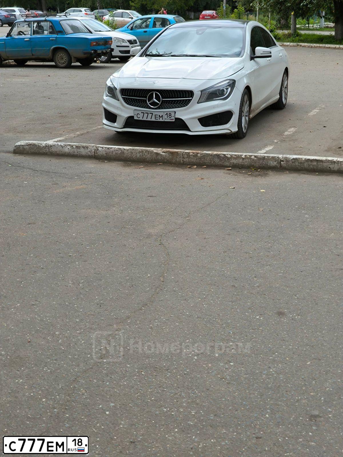 Фото автомобиля MAZDA CX-7, 2011 — госномер С777ЕМ18. Цвет: Белый