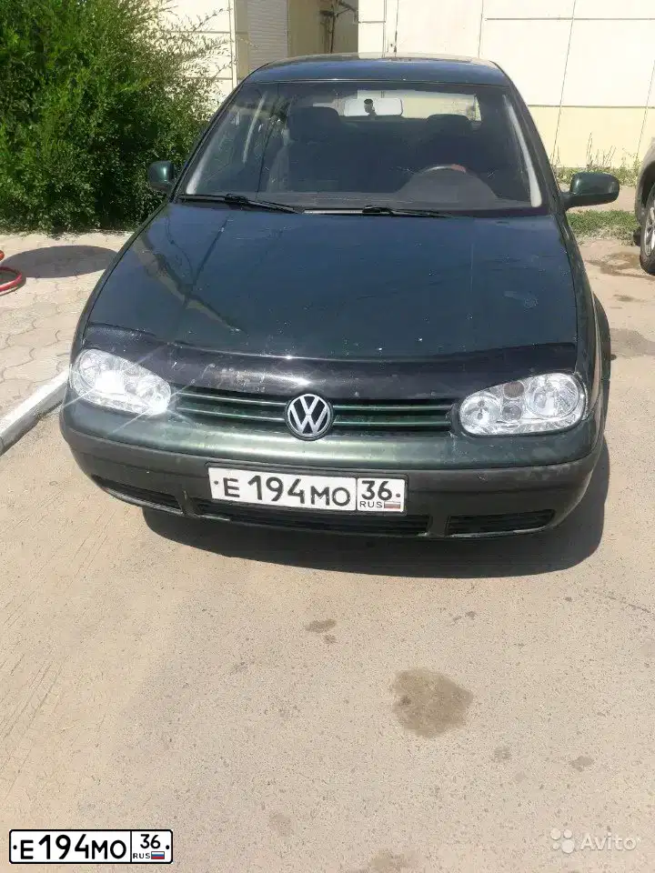 Фото автомобиля VOLKSWAGEN GOLF, 2001 — госномер Е194МО36. Цвет: ЗЕЛЕНЫЙ