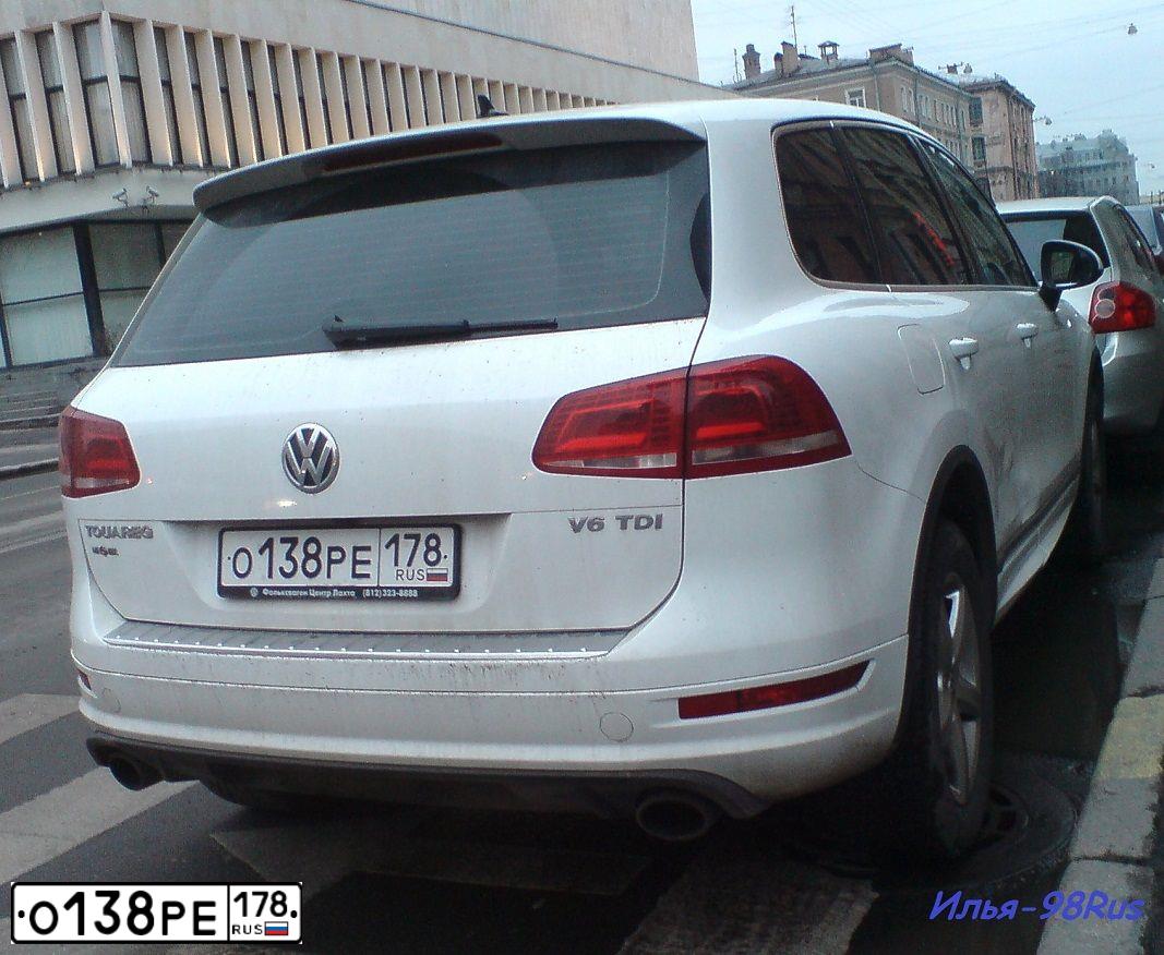 Фото автомобиля VOLKSWAGEN TOUAREG, 2013 — госномер О026КА47. Цвет: Белый