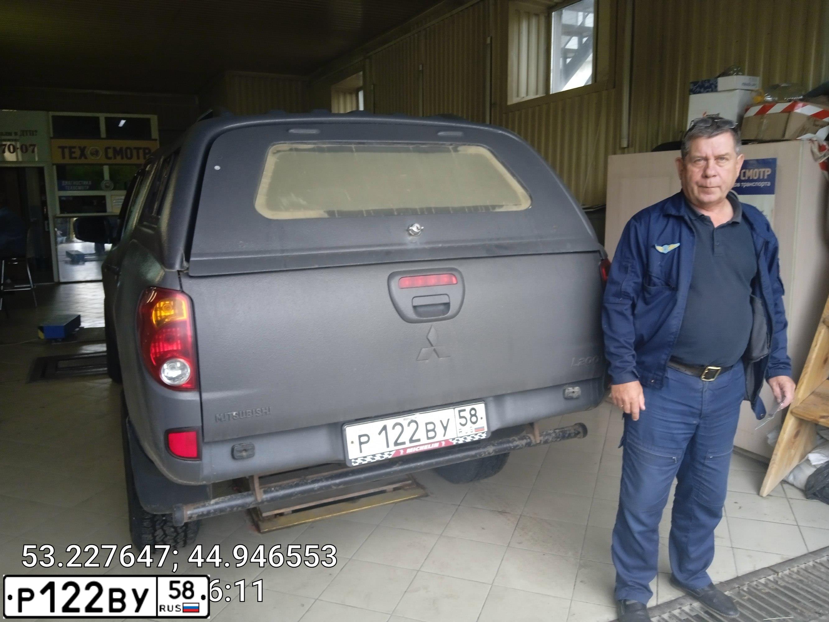 Фото автомобиля MITSUBISHI L 200, 2011 — госномер Р122ВУ58. Цвет: Серый