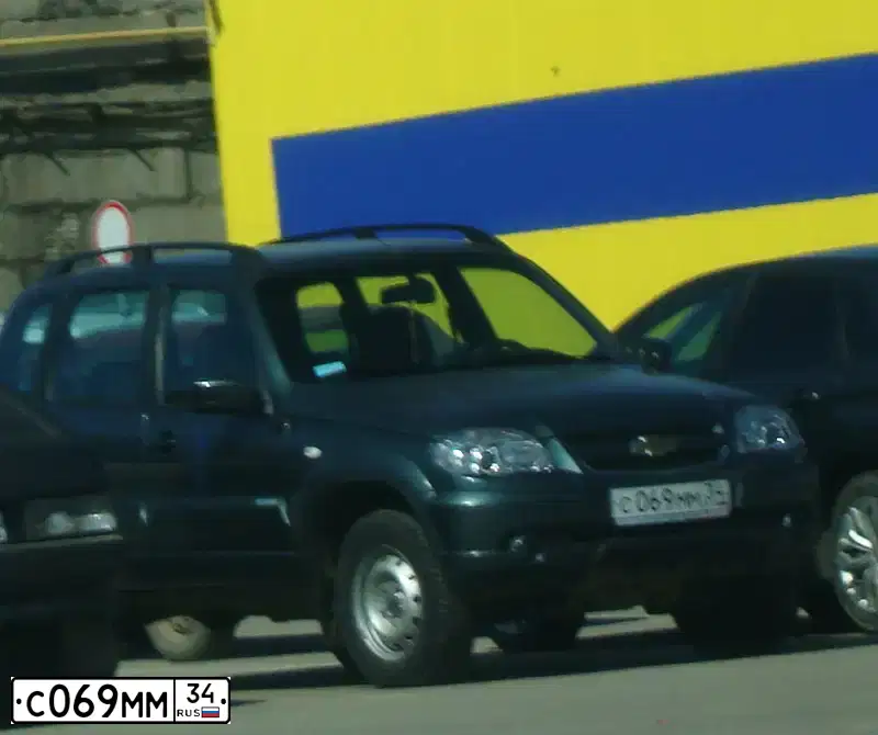 Фото автомобиля CHEVROLET NIVA, 2012 — госномер С069ММ34. Цвет: Темный Серо-Зеленый Металик