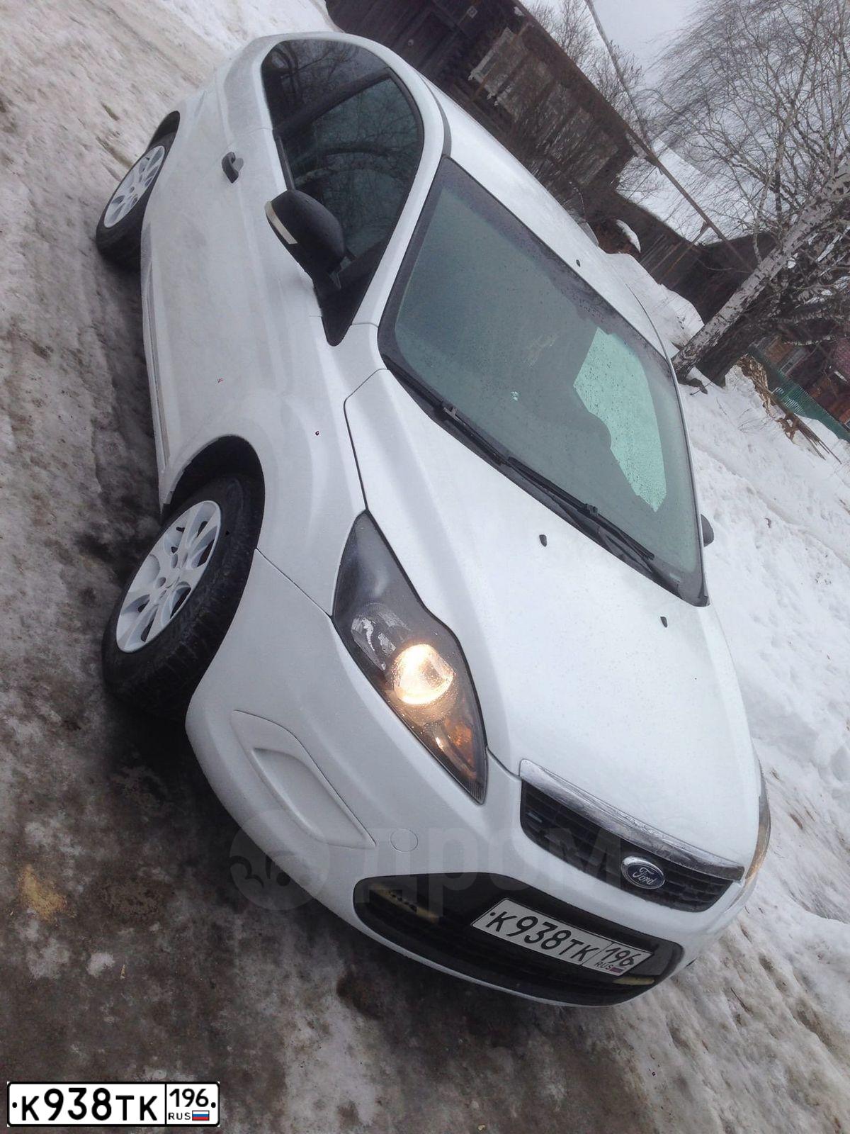Фото автомобиля FORD FOCUS, 2009 — госномер Т216ТН196. Цвет: Белый