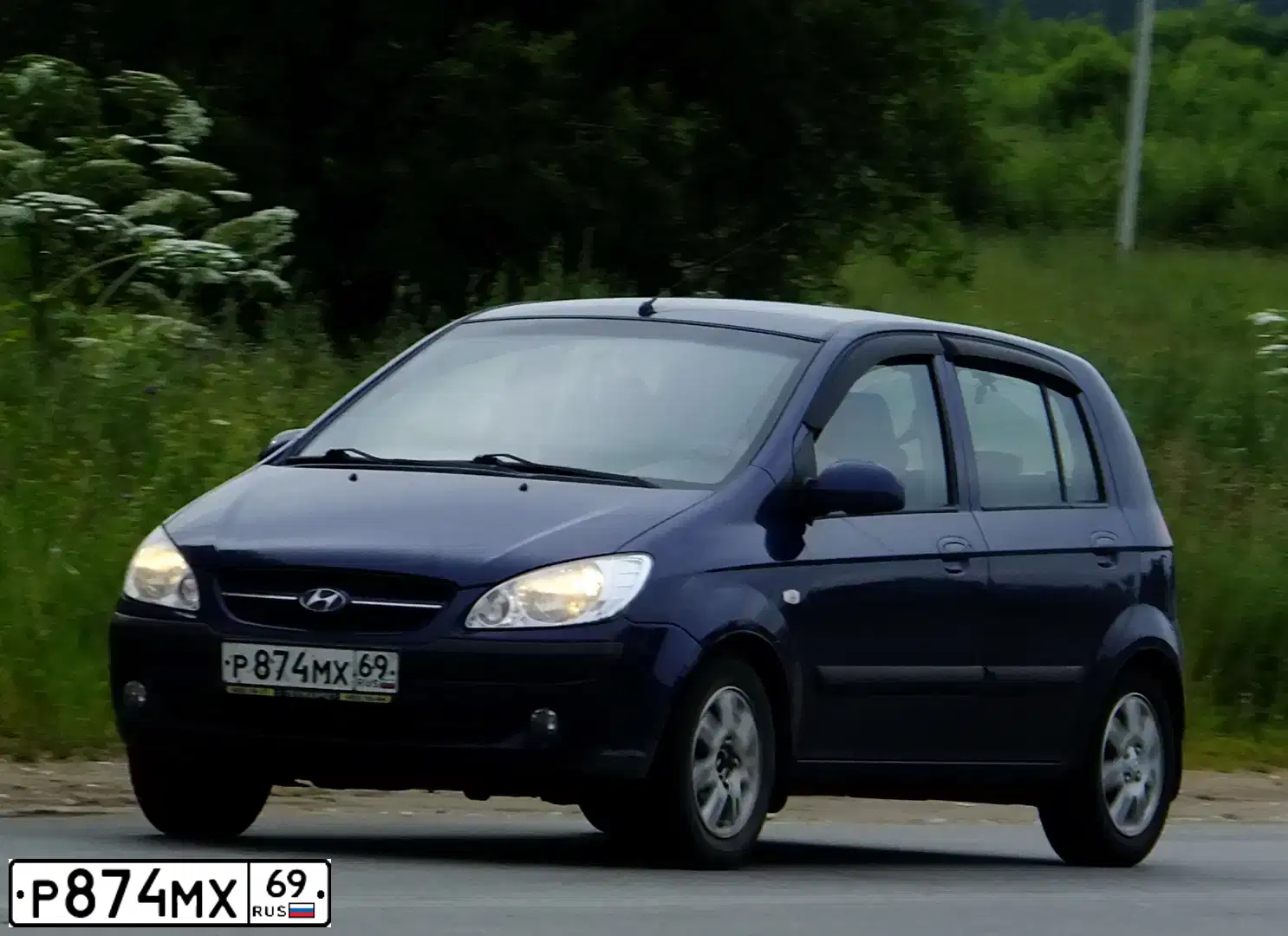 Фото автомобиля HYUNDAI GETZ, 2008 — госномер Н125ВУ761. Цвет: синий