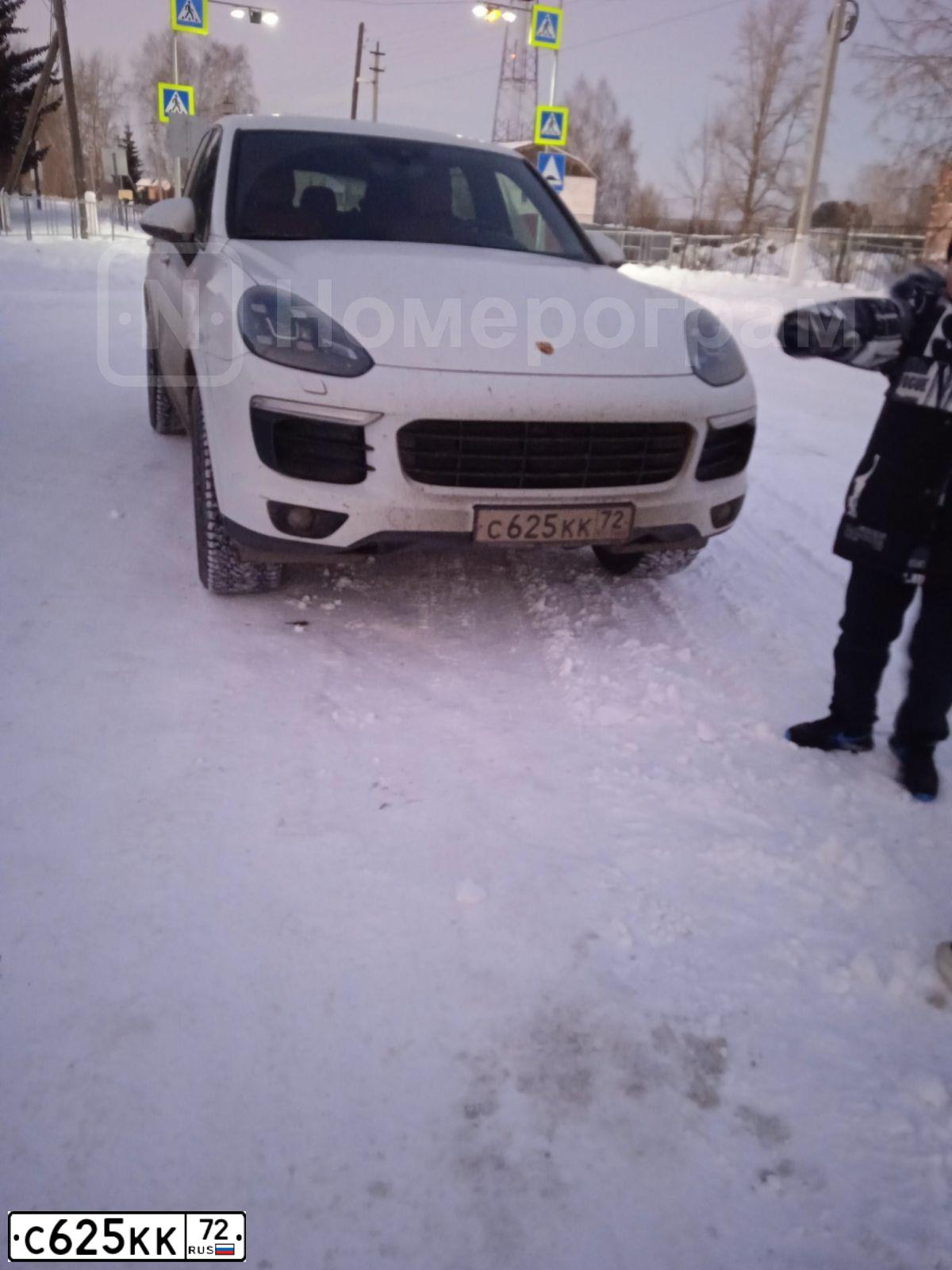 Фото автомобиля PORSCHE CAYENNE, 2016 — госномер С625КК72. Цвет: Белый