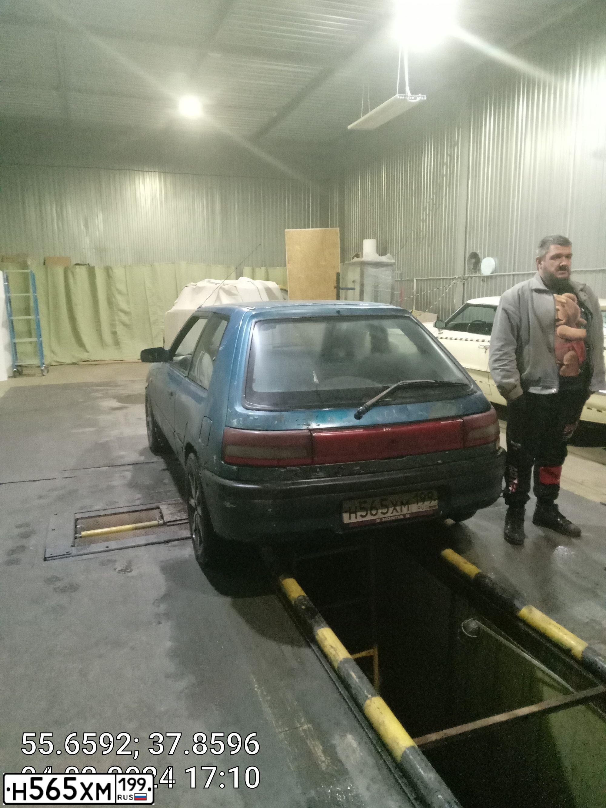 Фото автомобиля MAZDA 323, 1992 — госномер Т326АВ550. Цвет: синий