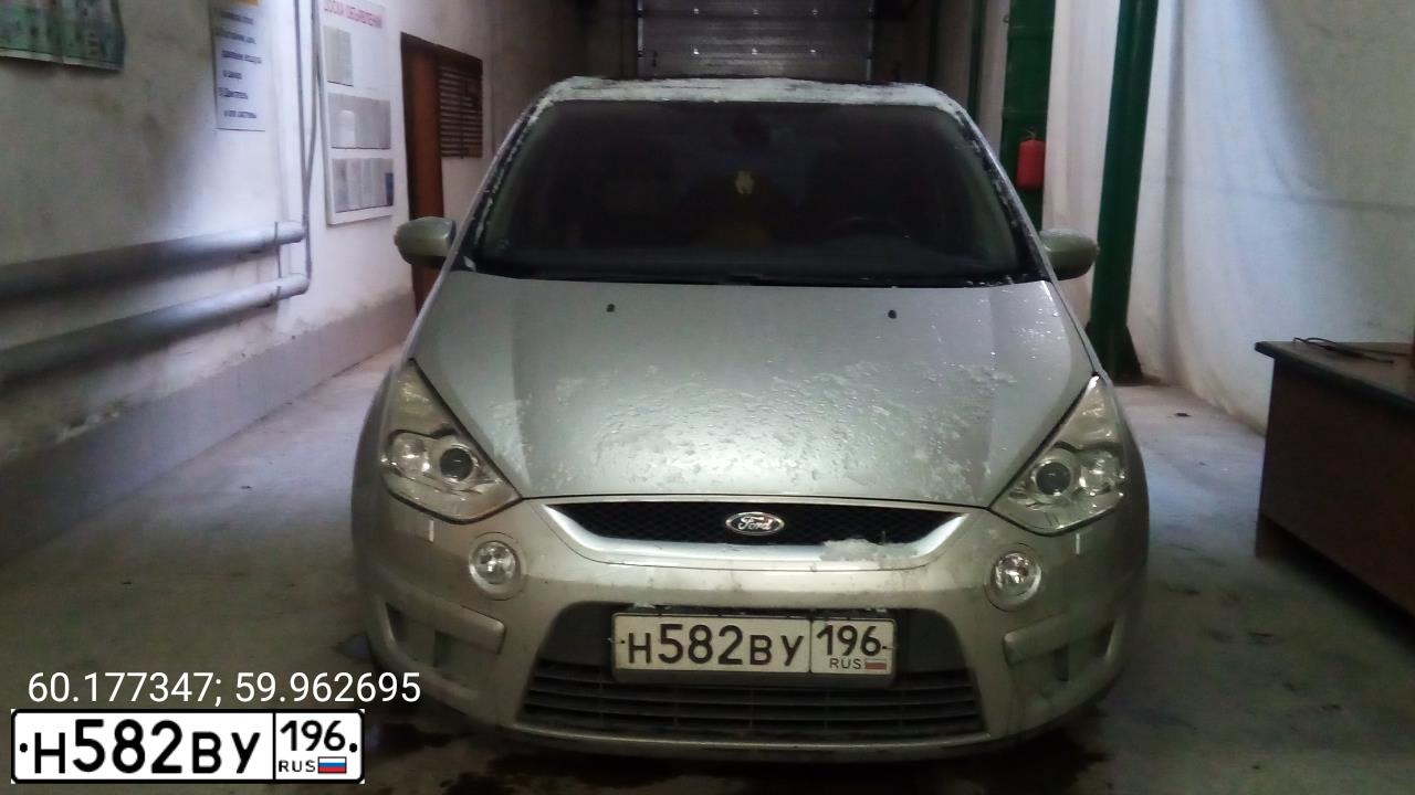 Фото автомобиля FORD S-MAX, 2006 — госномер Н582ВУ196. Цвет: Серебристый