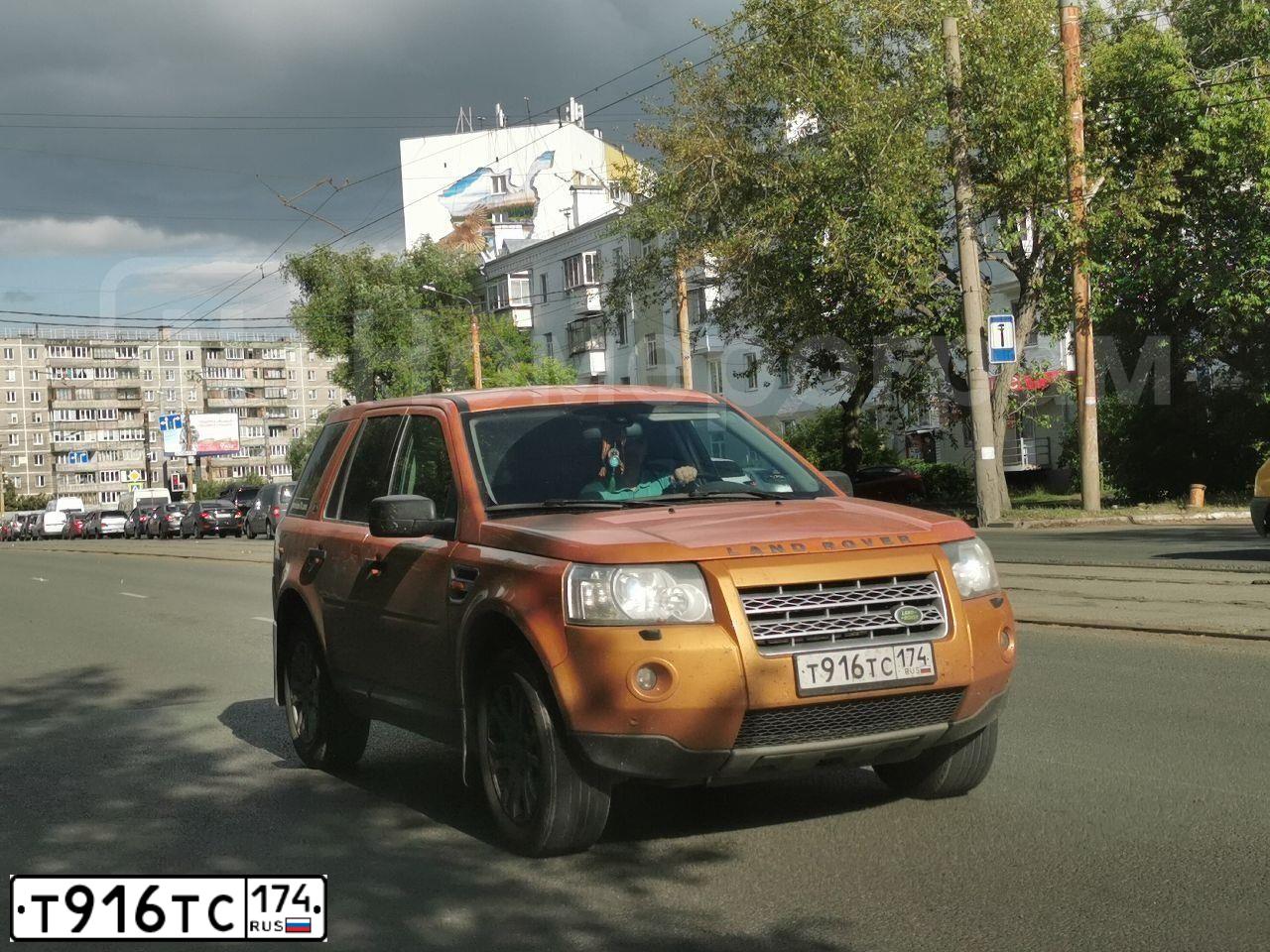 Фото автомобиля LANDROVER FREELANDER, 2007 — госномер Р871ВВ774. Цвет: ЗОЛОТИСТЫЙ