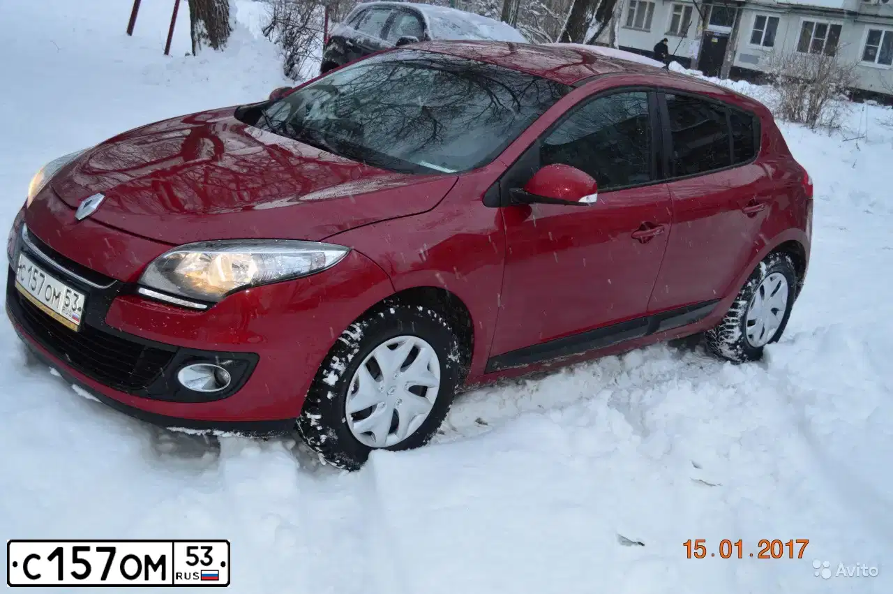 Фото автомобиля RENAULT MEGANE, 2012 — госномер С157ОМ53. Цвет: Красный