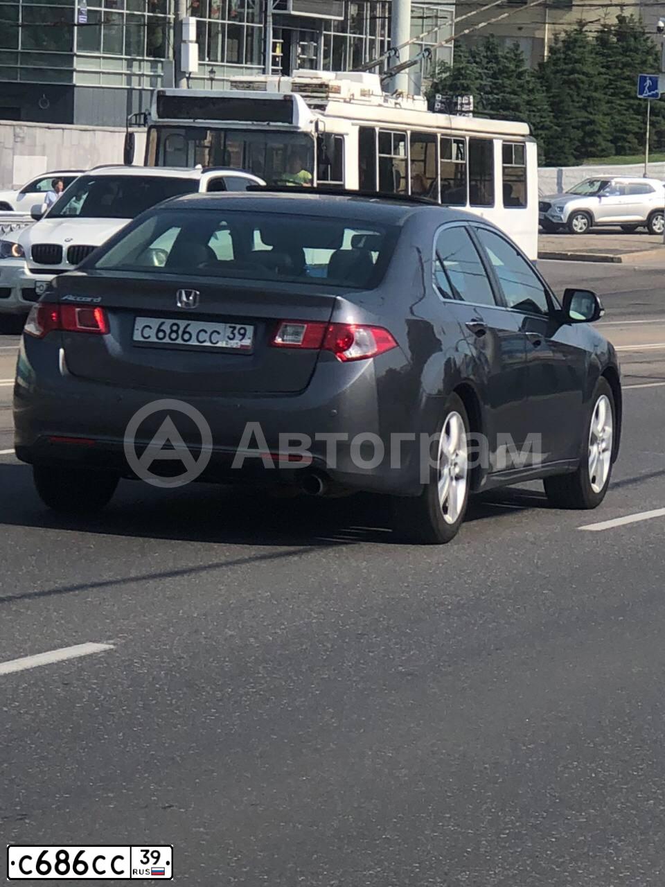Фото автомобиля HONDA ACCORD, 2011 — госномер С686СС39. Цвет: СЕРЫЙ
