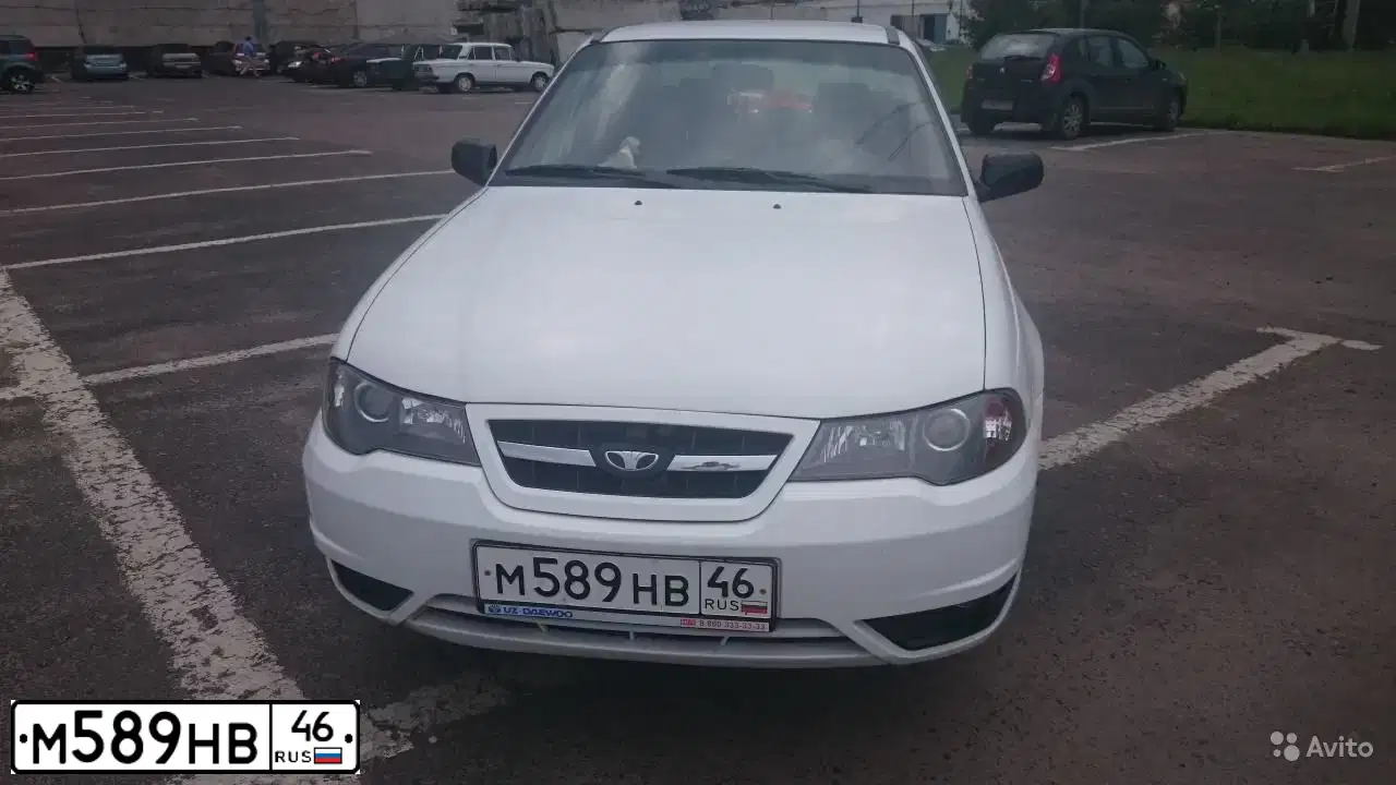Фото автомобиля DAEWOO NEXIA, 2011 — госномер М589НВ46. Цвет: БЕЛЫЙ