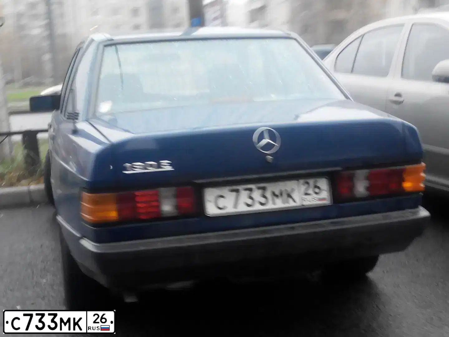 Фото автомобиля MERCEDES C-KLASSE, 1988 — госномер С733МК26. Цвет: СИНИЙ