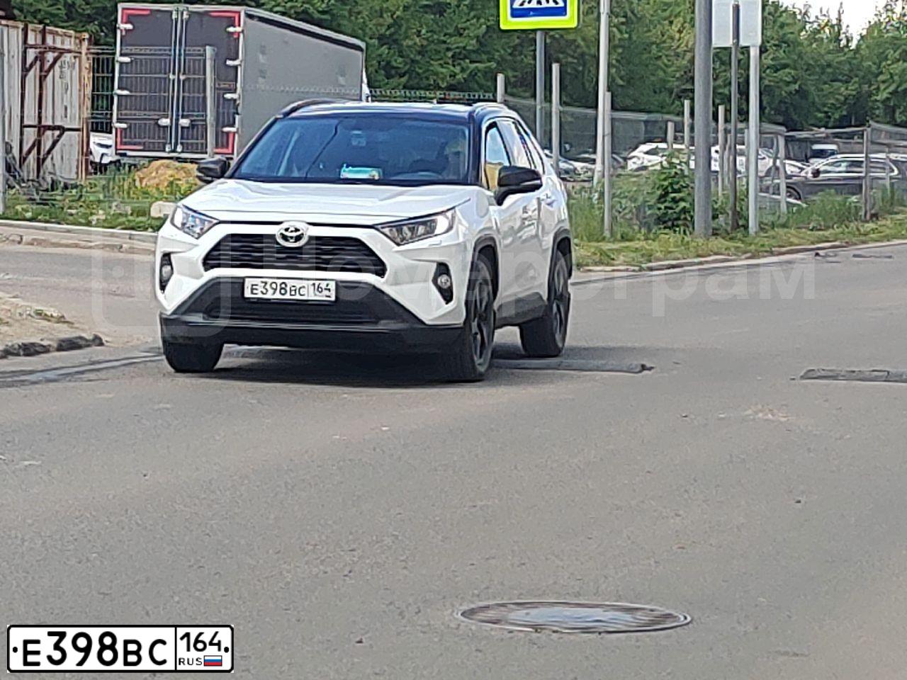 Фото автомобиля TOYOTA RAV4, 2020 — госномер К100УЕ763. Цвет: Белый черный 