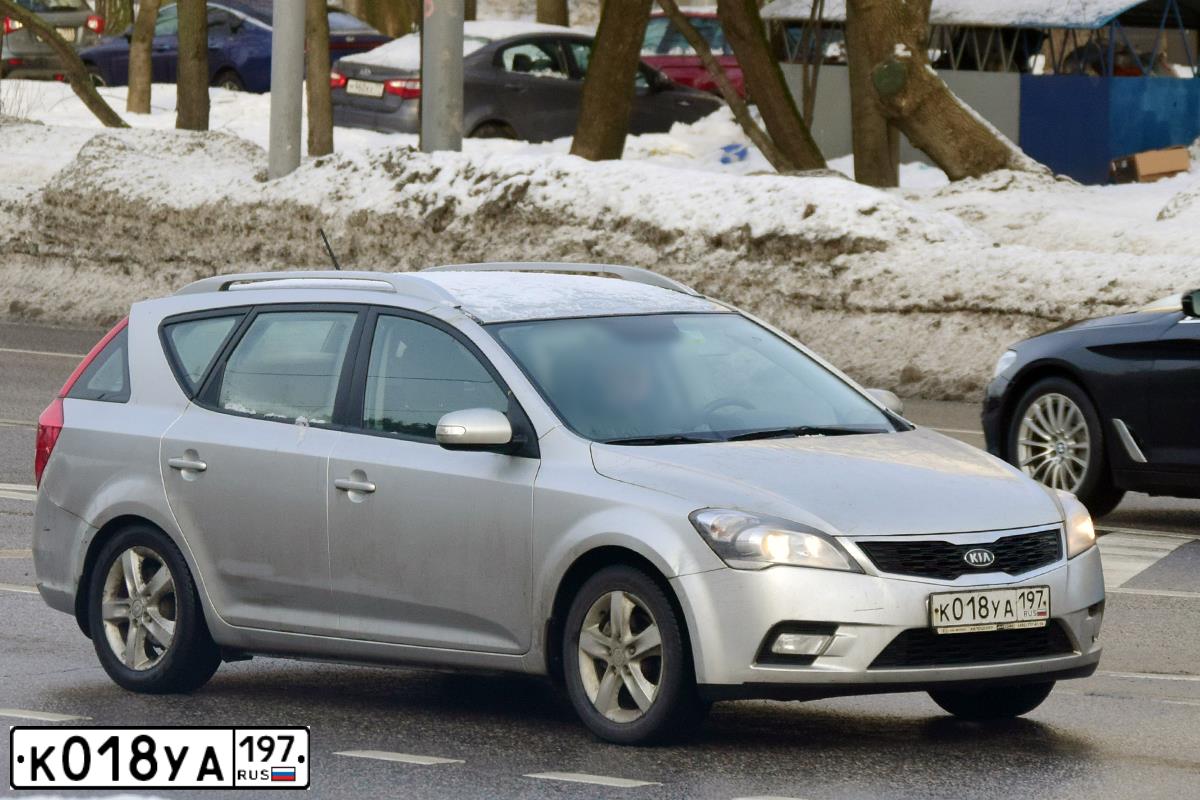 Фото автомобиля KIA CEE'D, 2012 — госномер К018УА197. Цвет: СЕРЫЙ