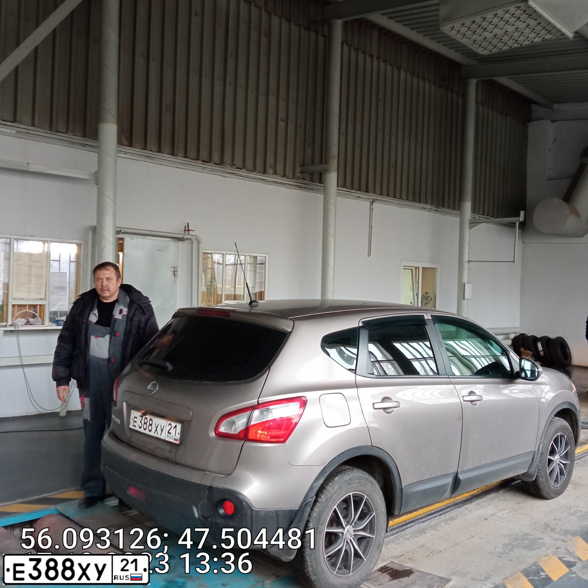 Фото автомобиля NISSAN QASHQAI, 2010 — госномер Е388ХУ21. Цвет: СВЕТЛО-КОРИЧНЕВЫЙ