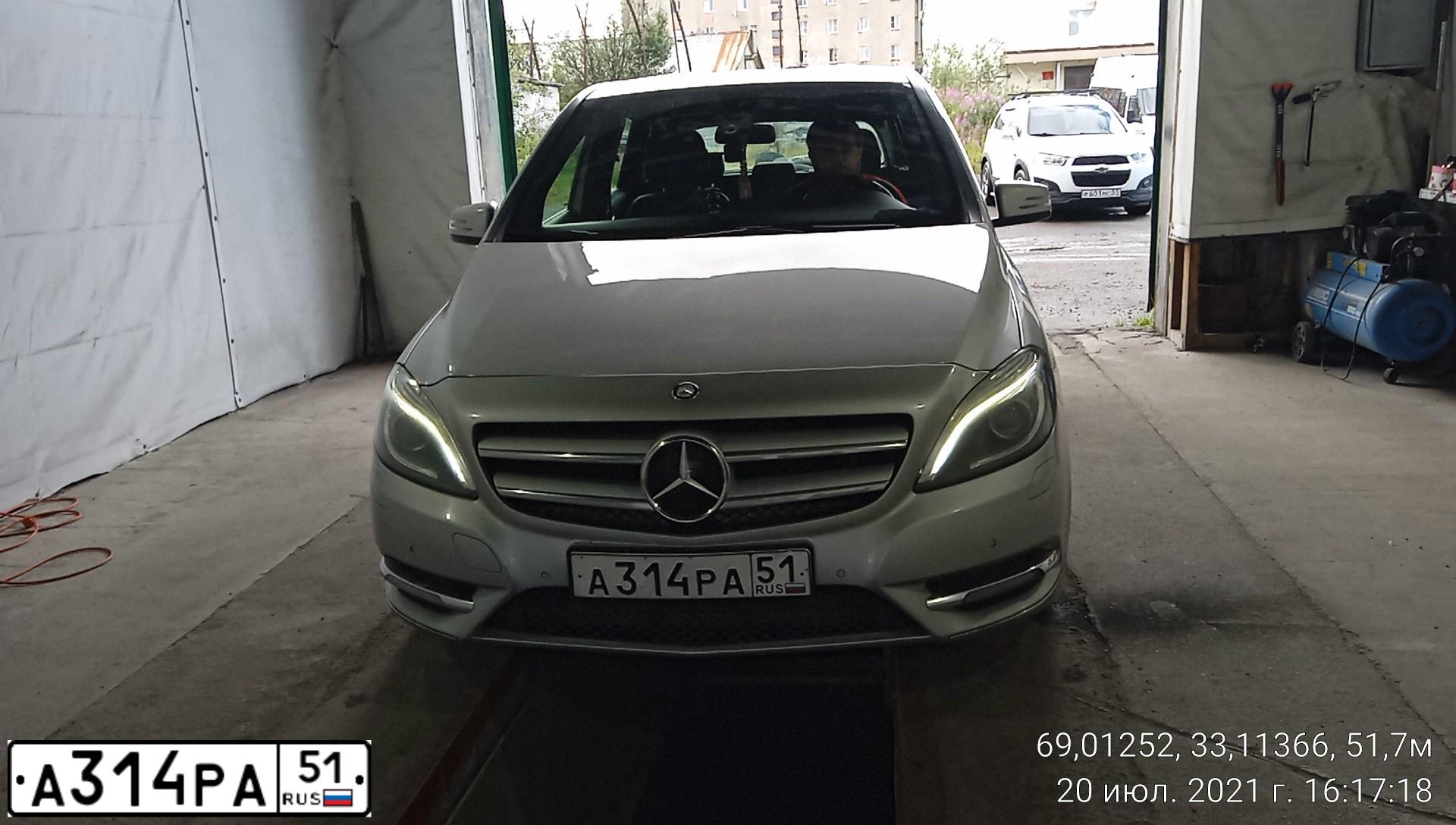 Фото автомобиля MERCEDES B-KLASSE, 2012 — госномер А314РА51. Цвет: Серебристый