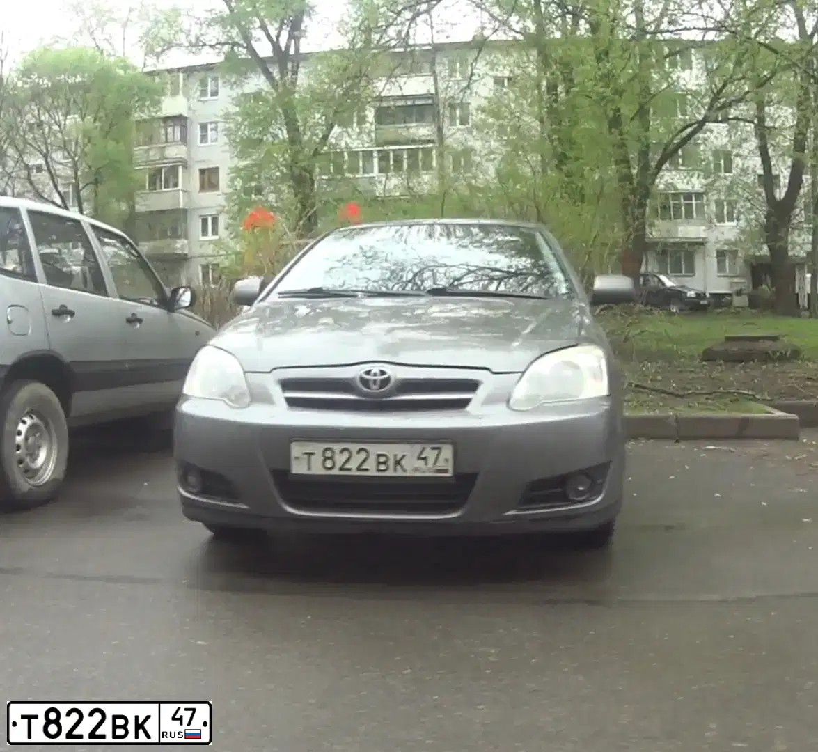 Фото автомобиля TOYOTA COROLLA, 2006 — госномер Т822ВК47. Цвет: СЕРЫЙ