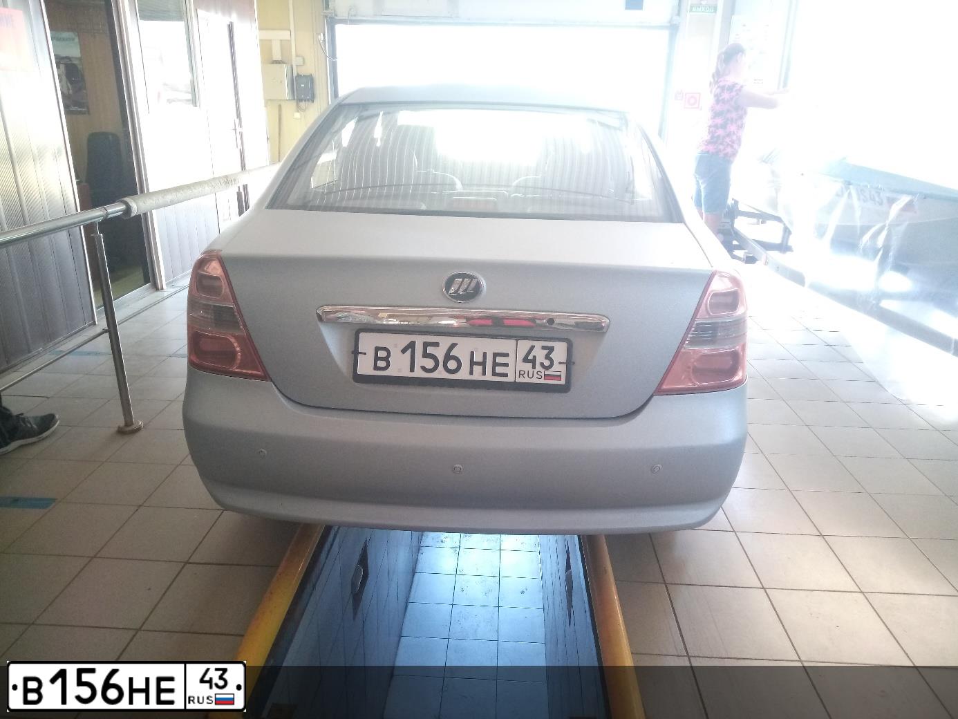 Фото автомобиля LIFAN SOLANO, 2010 — госномер В156НЕ43. Цвет: серебристый