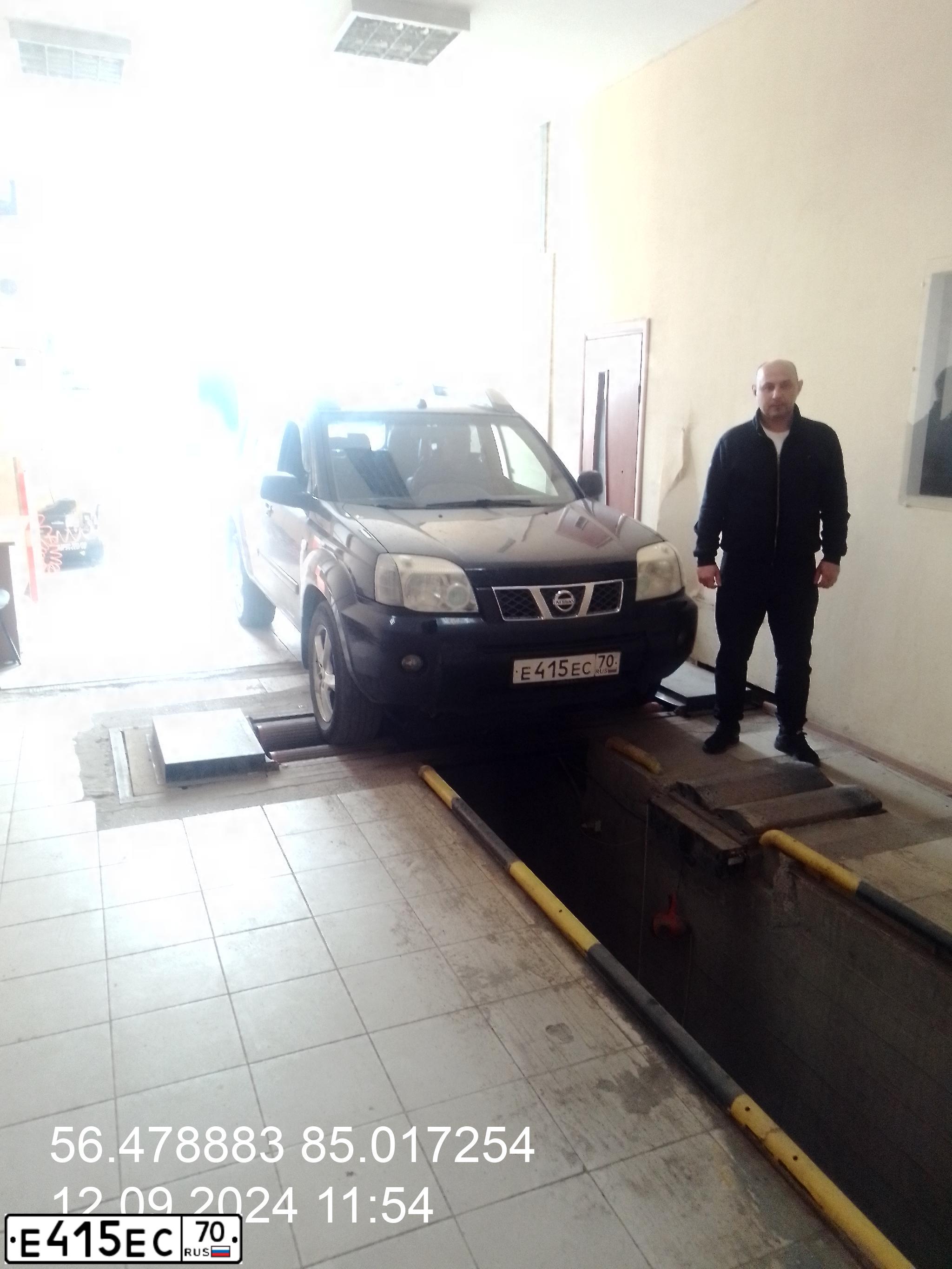 Фото автомобиля NISSAN X-TRAIL, 2005 — госномер Т445ОО142. Цвет: ЧЕРНЫЙ