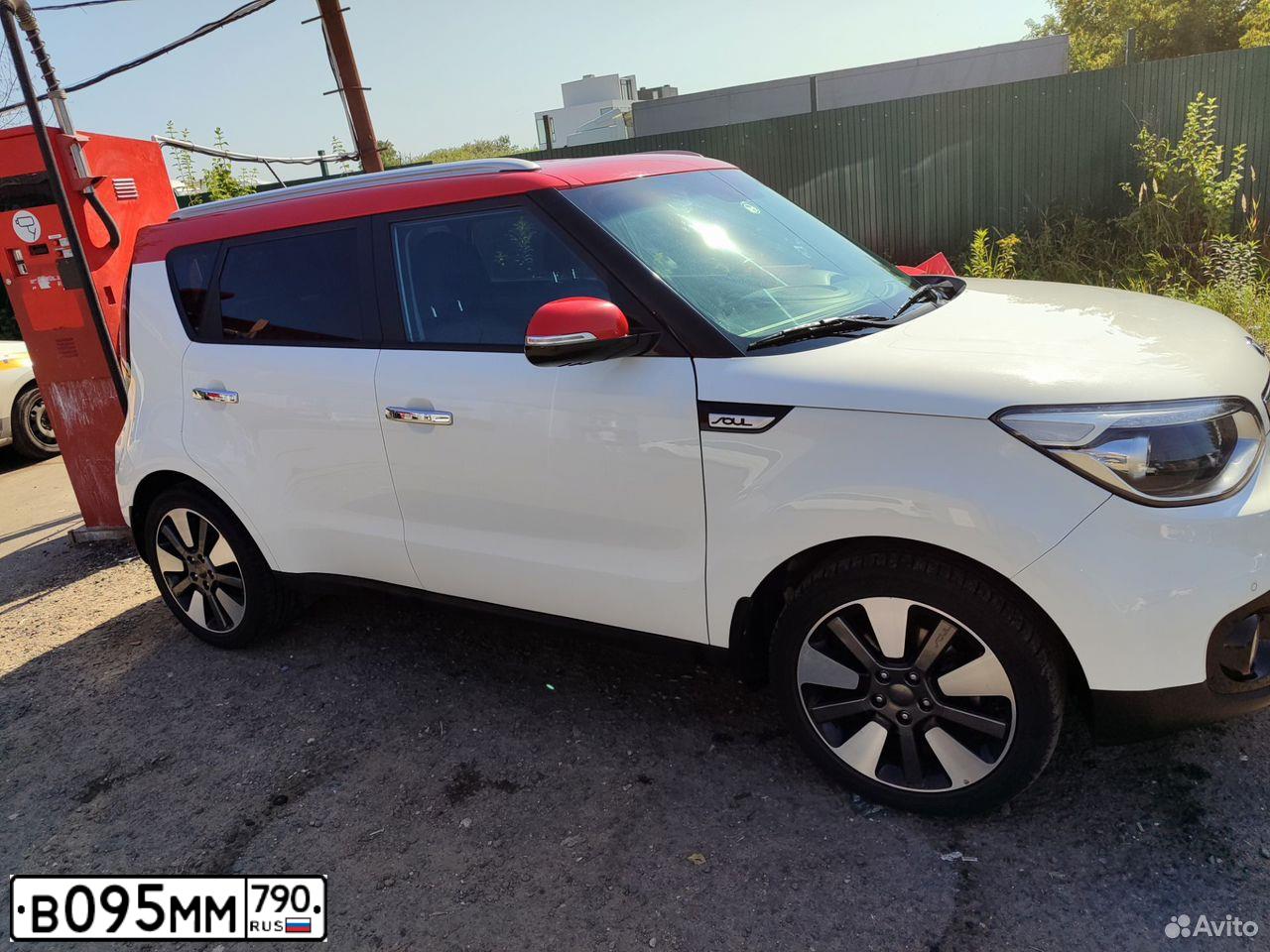 Фото автомобиля KIA SOUL, 2019 — госномер В095ММ790. Цвет: Белый