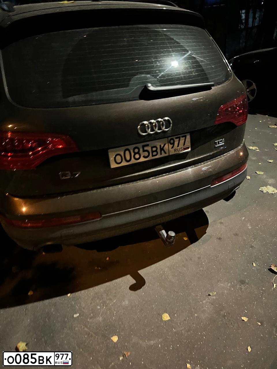 Фото автомобиля AUDI Q7, 2013 — госномер О085ВК977. Цвет: Коричневый