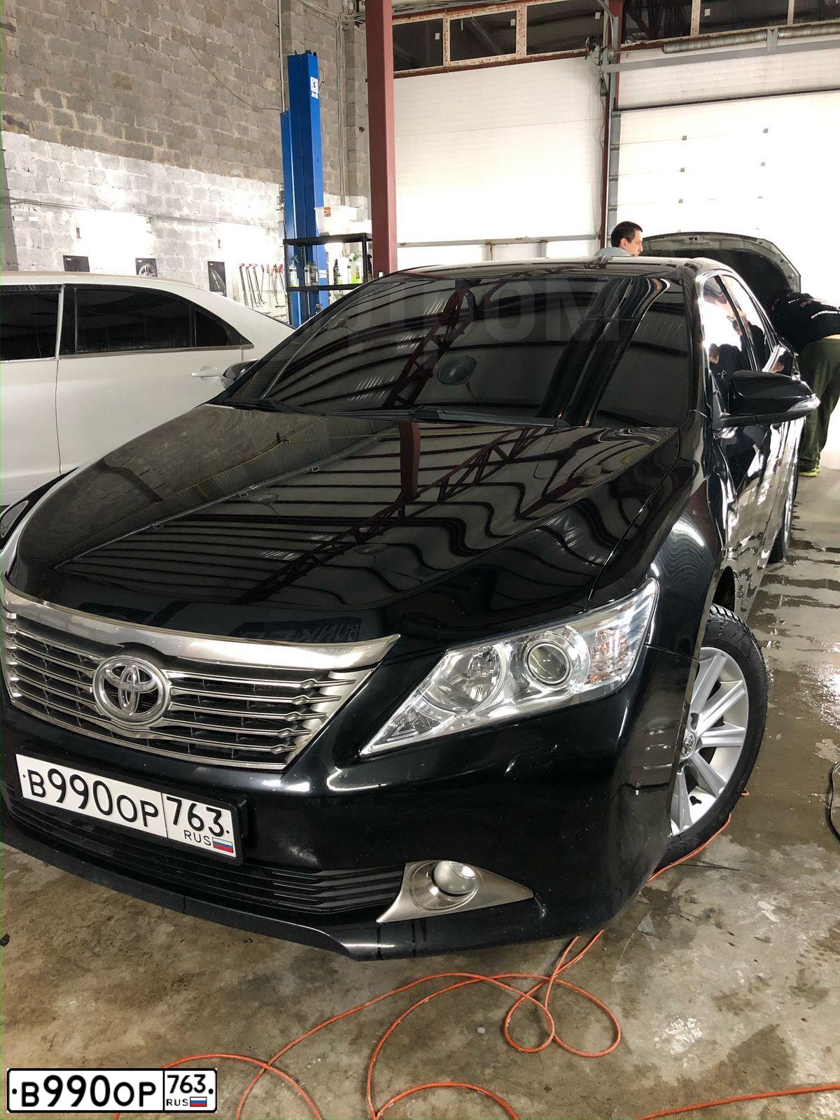 Фото автомобиля TOYOTA CAMRY, 2012 — госномер В990ОР763. Цвет: ЧЕРНЫЙ МЕТАЛЛИК