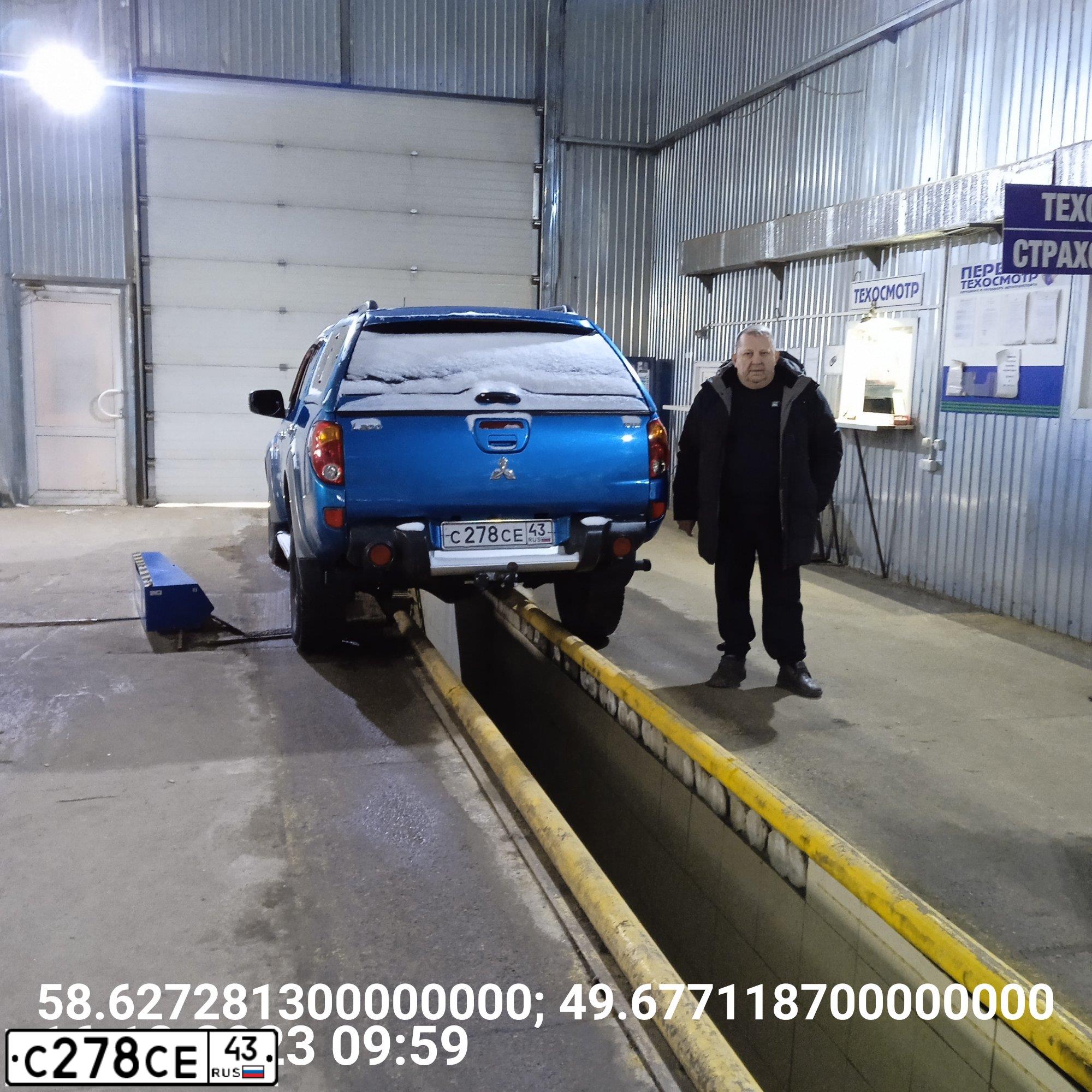 Фото автомобиля MITSUBISHI L 200, 2008 — госномер А777РУ43. Цвет: синий